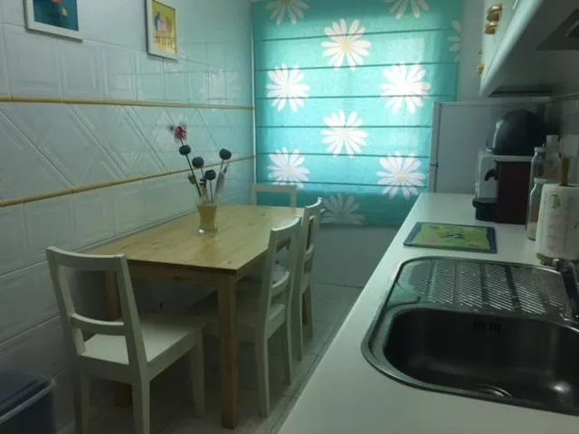 Communal kitchen in Coral