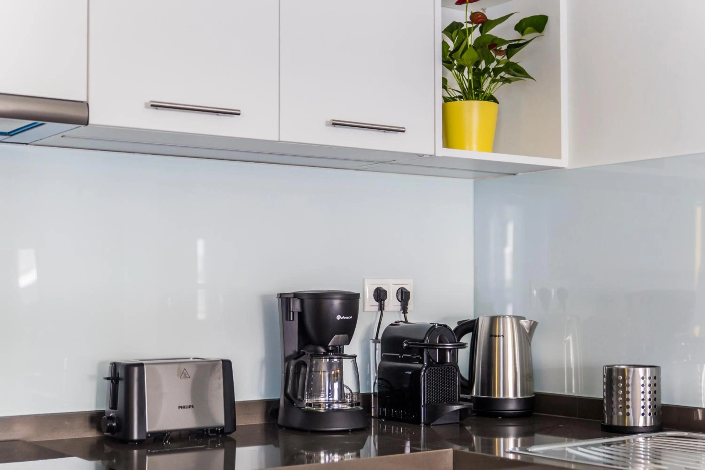 Coffee/tea facilities in The Athens Insider