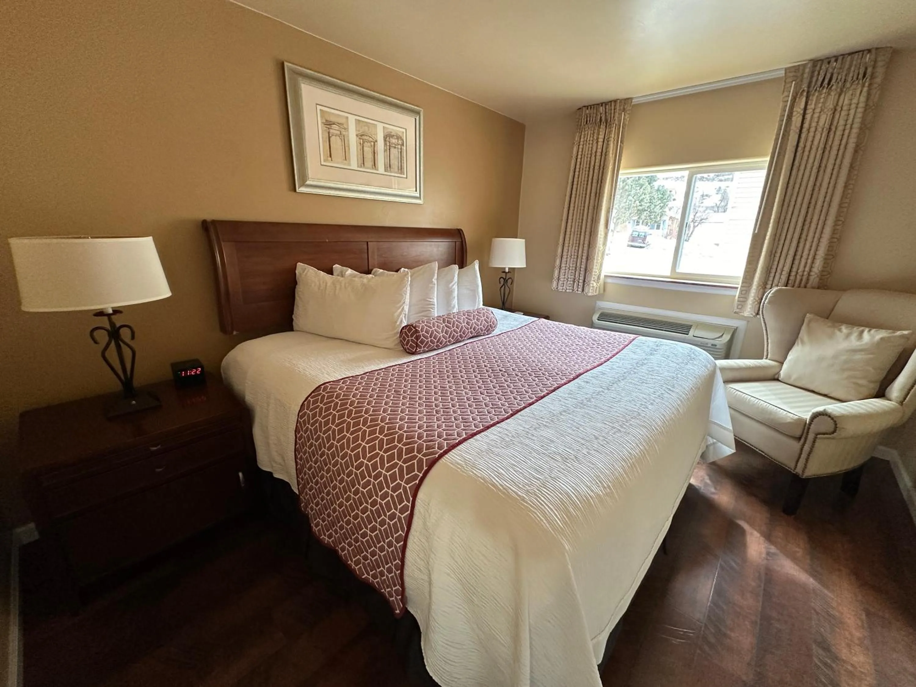 Bedroom, Bed in Abram Inn & Suites