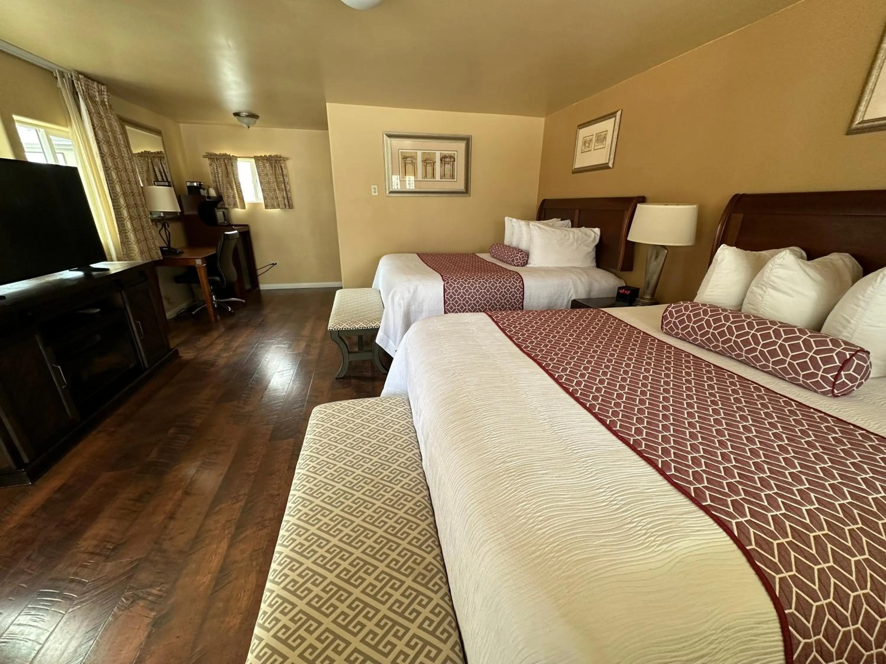 Bedroom, Bed in Abram Inn & Suites