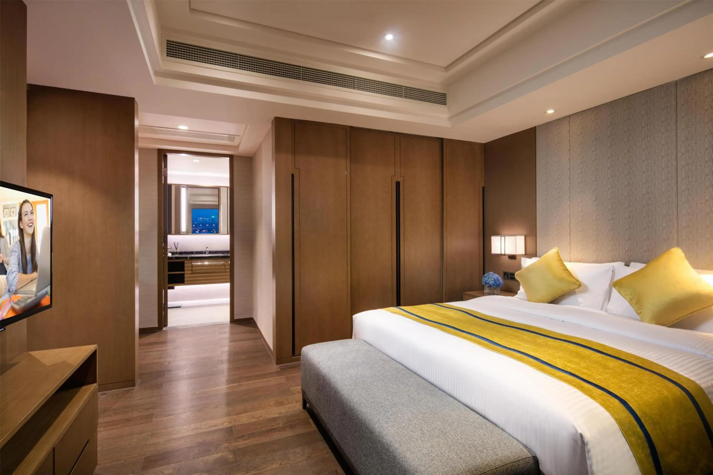 Photo of the whole room, Bed in Somerset Swan Lake Hefei