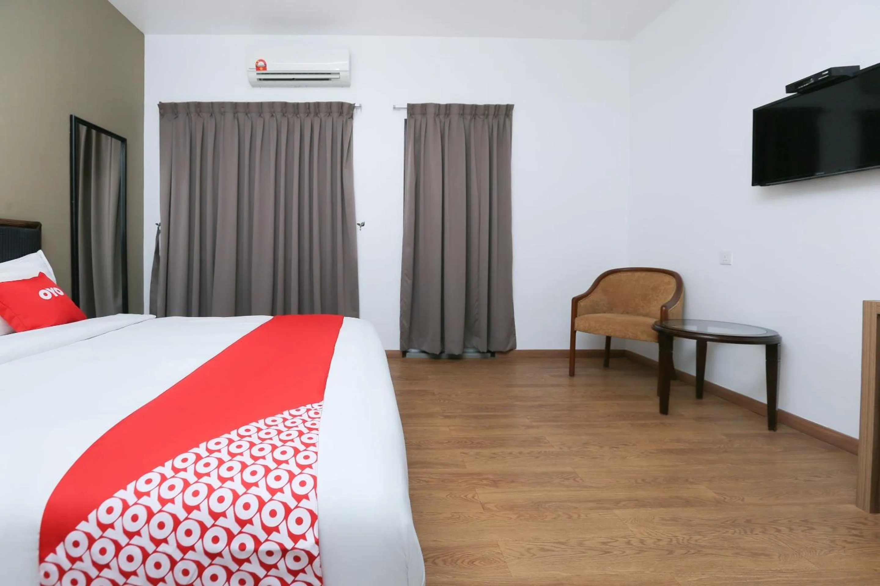 Bedroom, Bed in OYO 89915 East Mount Hotel