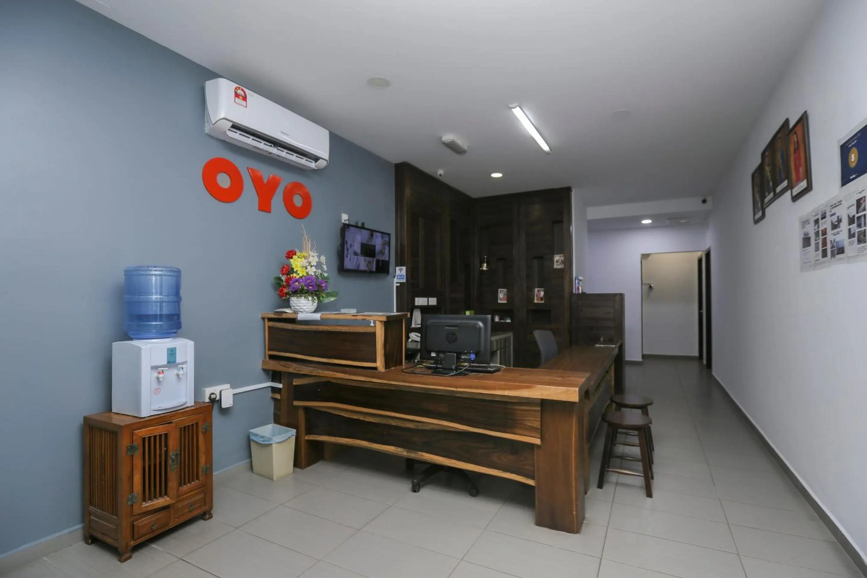 Lobby or reception in OYO 89915 East Mount Hotel