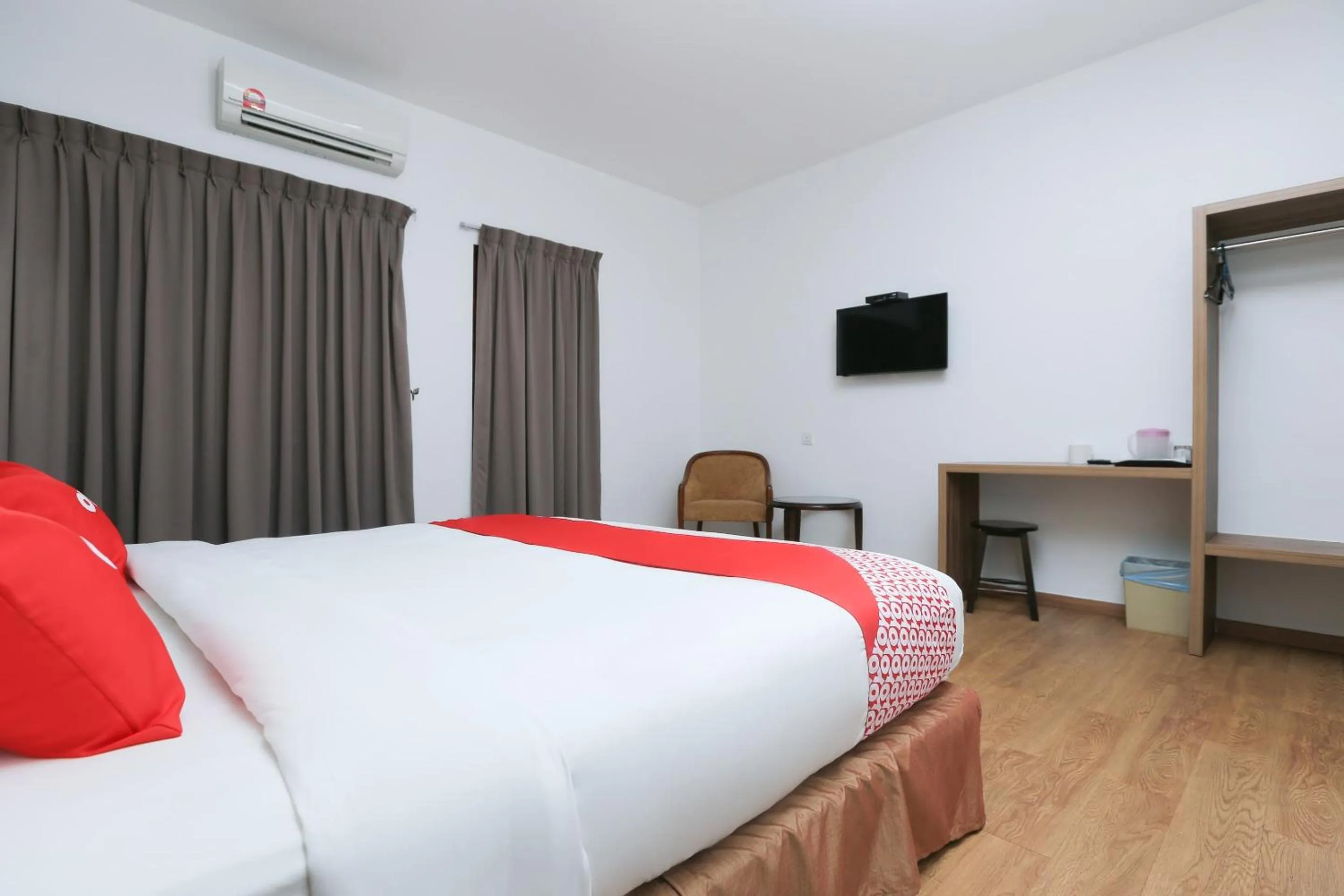 Bedroom, Bed in OYO 89915 East Mount Hotel