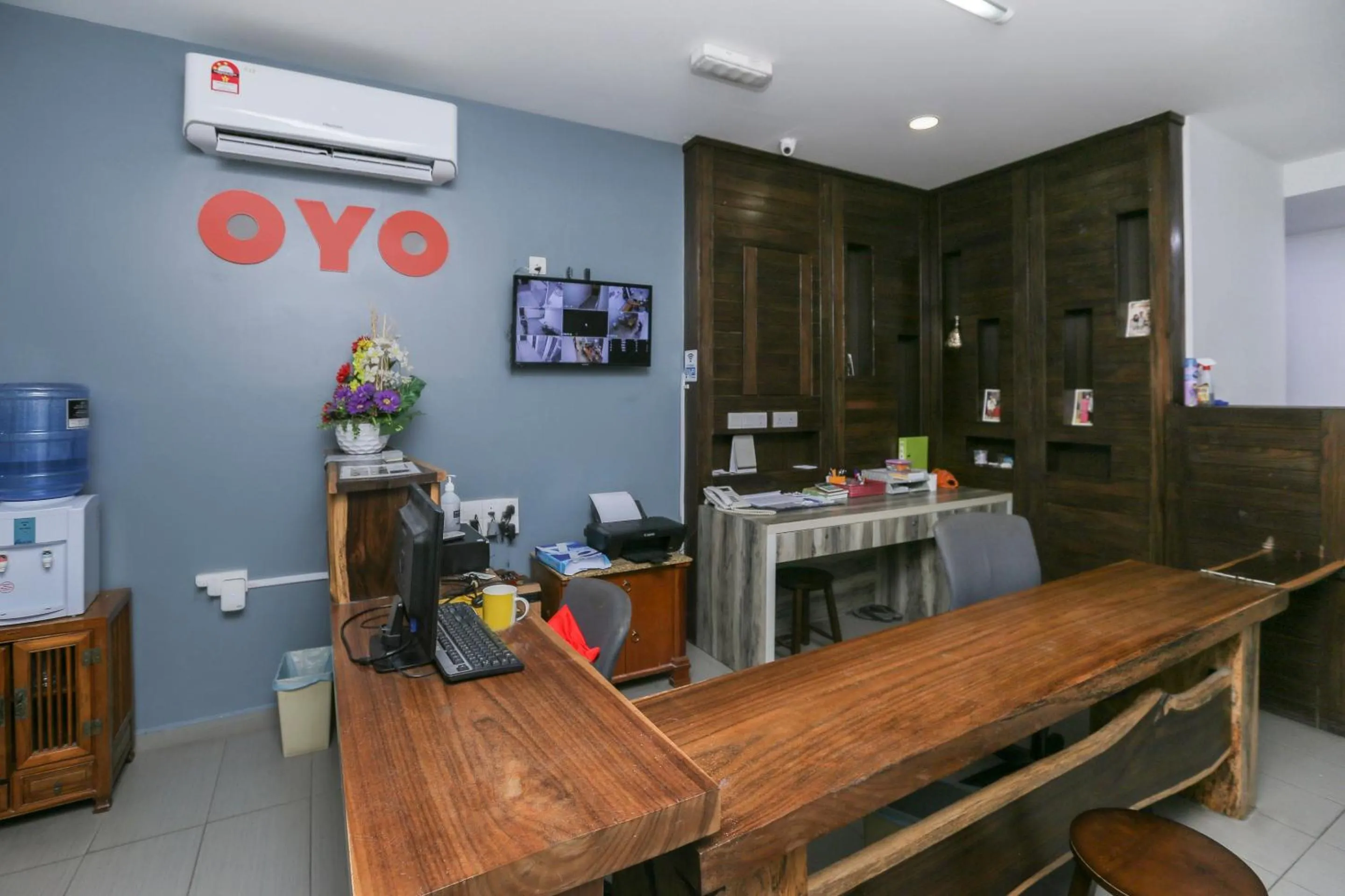 Lobby or reception in OYO 89915 East Mount Hotel