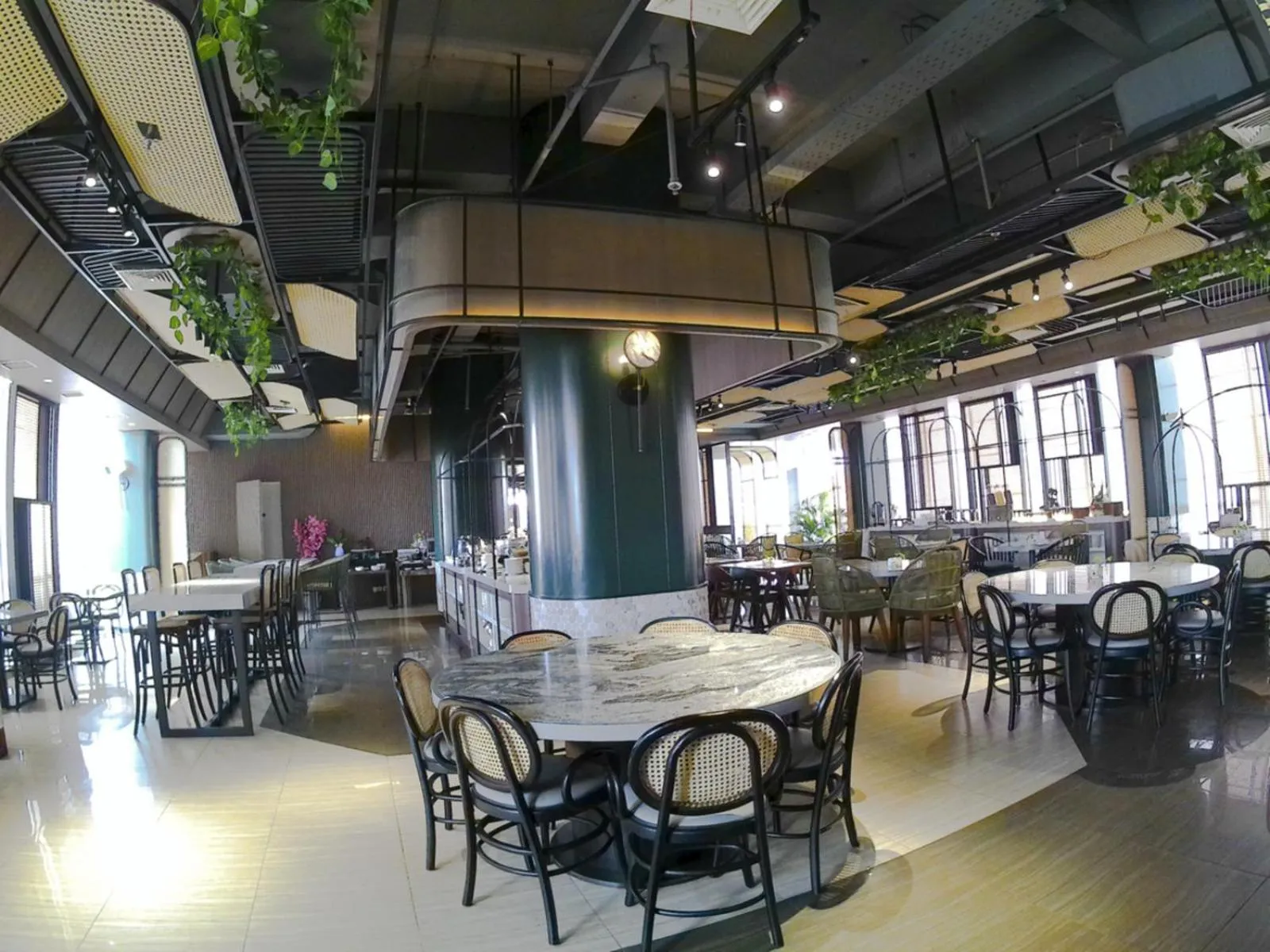 Restaurant/places to eat in Luminor Hotel Jambi Kebun Jeruk By WH