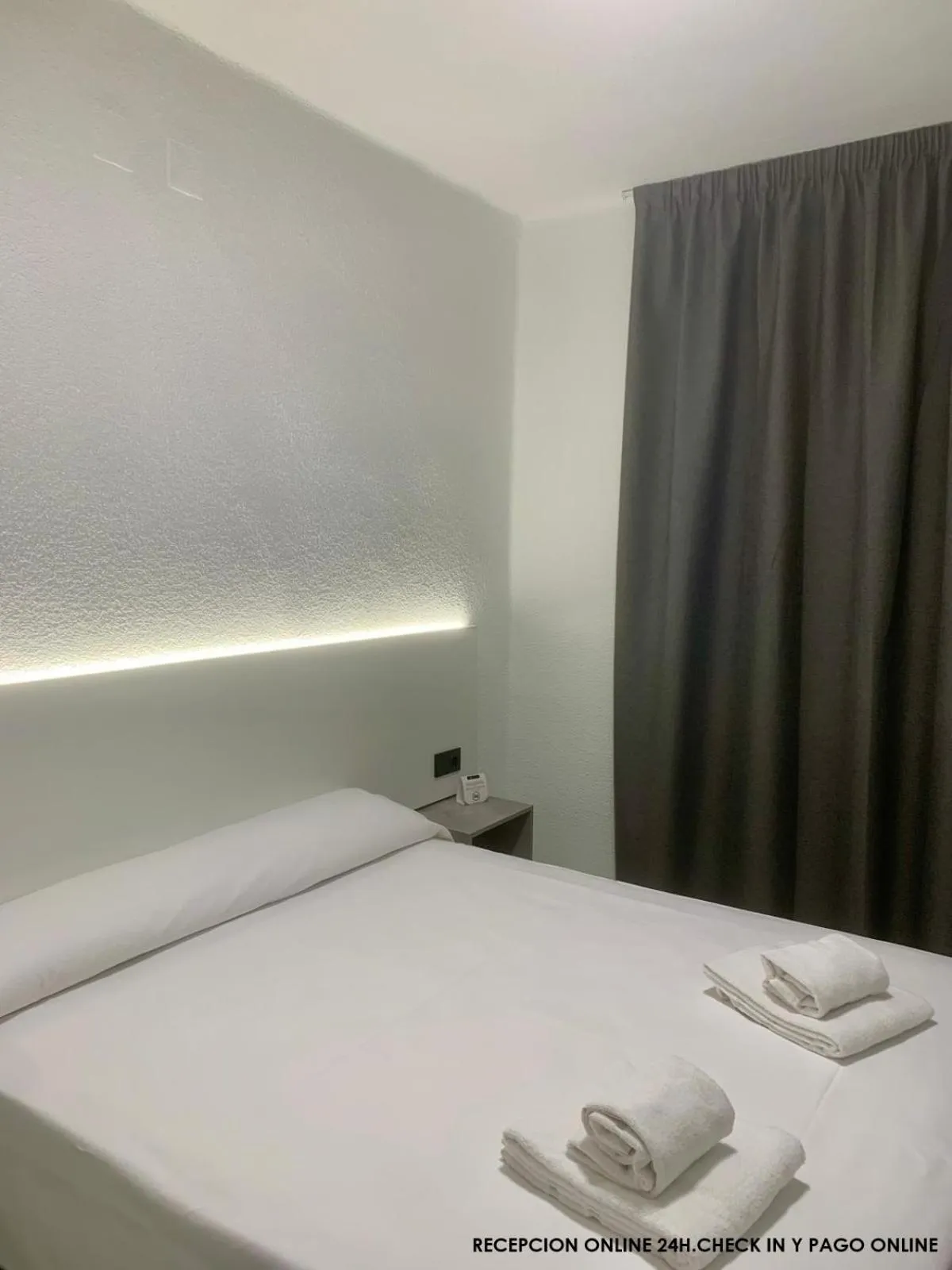 Bedroom, Bed in Hotel DL Urban