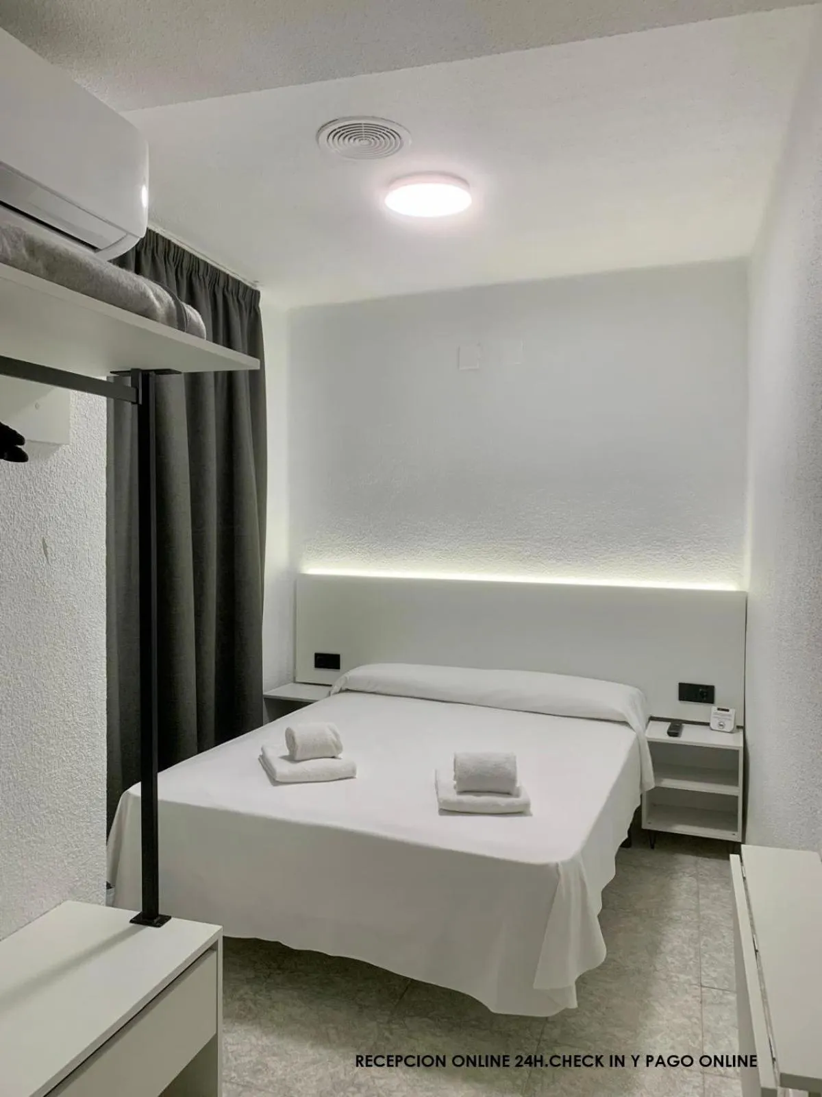 Bedroom, Bed in Hotel DL Urban