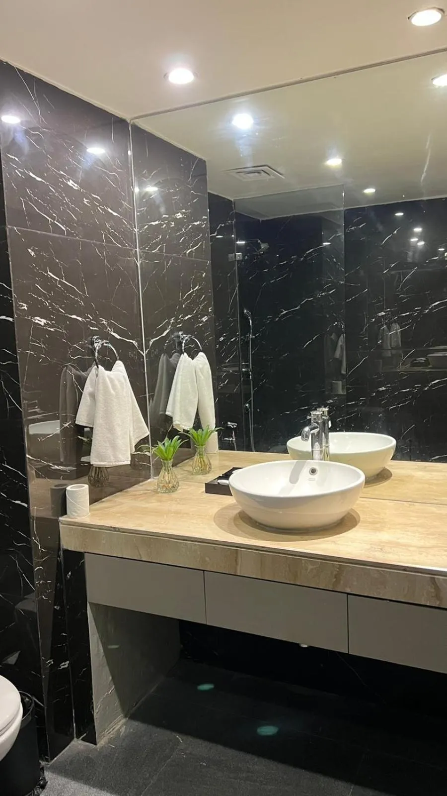 Bathroom in Golden Suites Gurgaon Inde Hotels