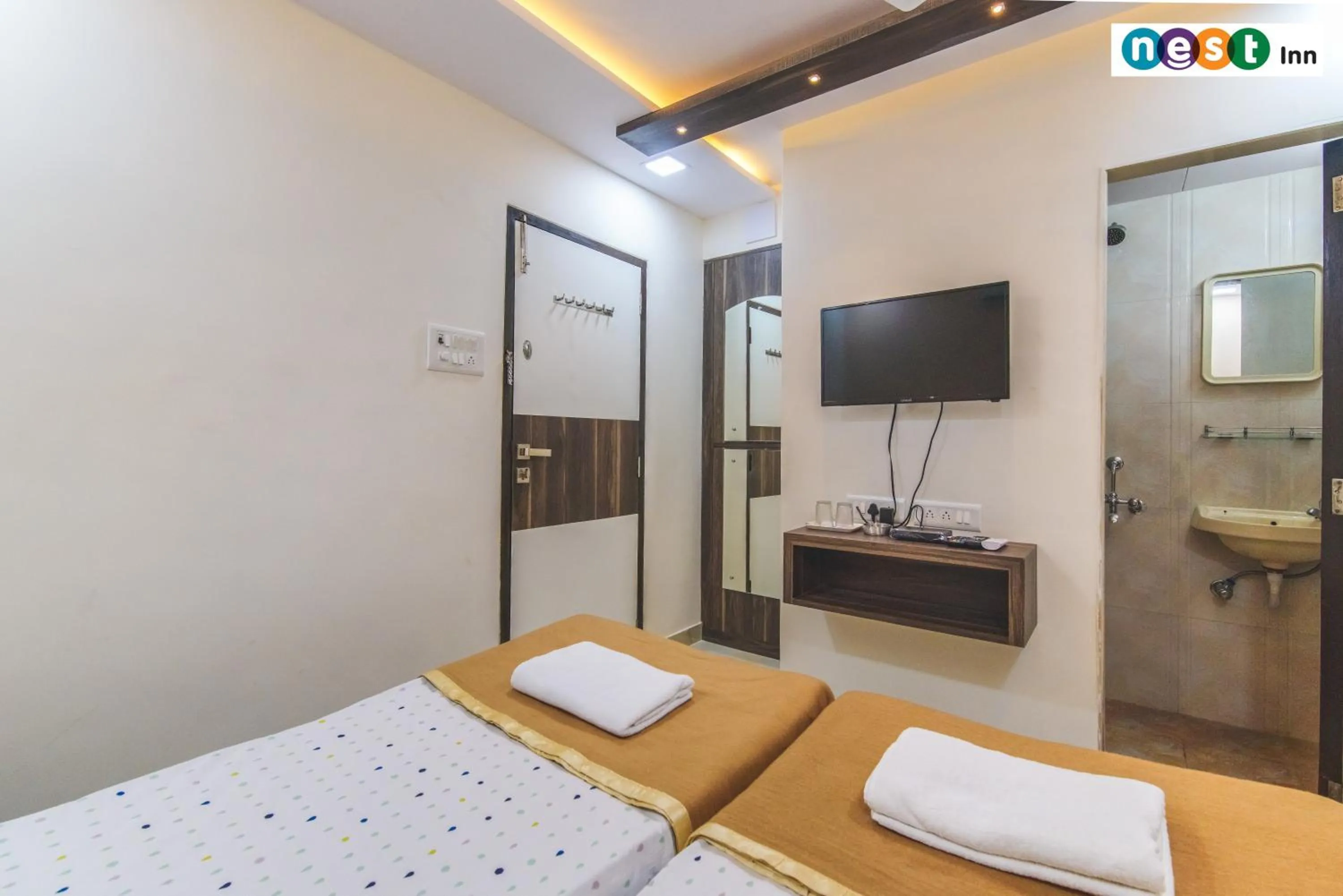 Toilet, Bed in Hotel Nest In