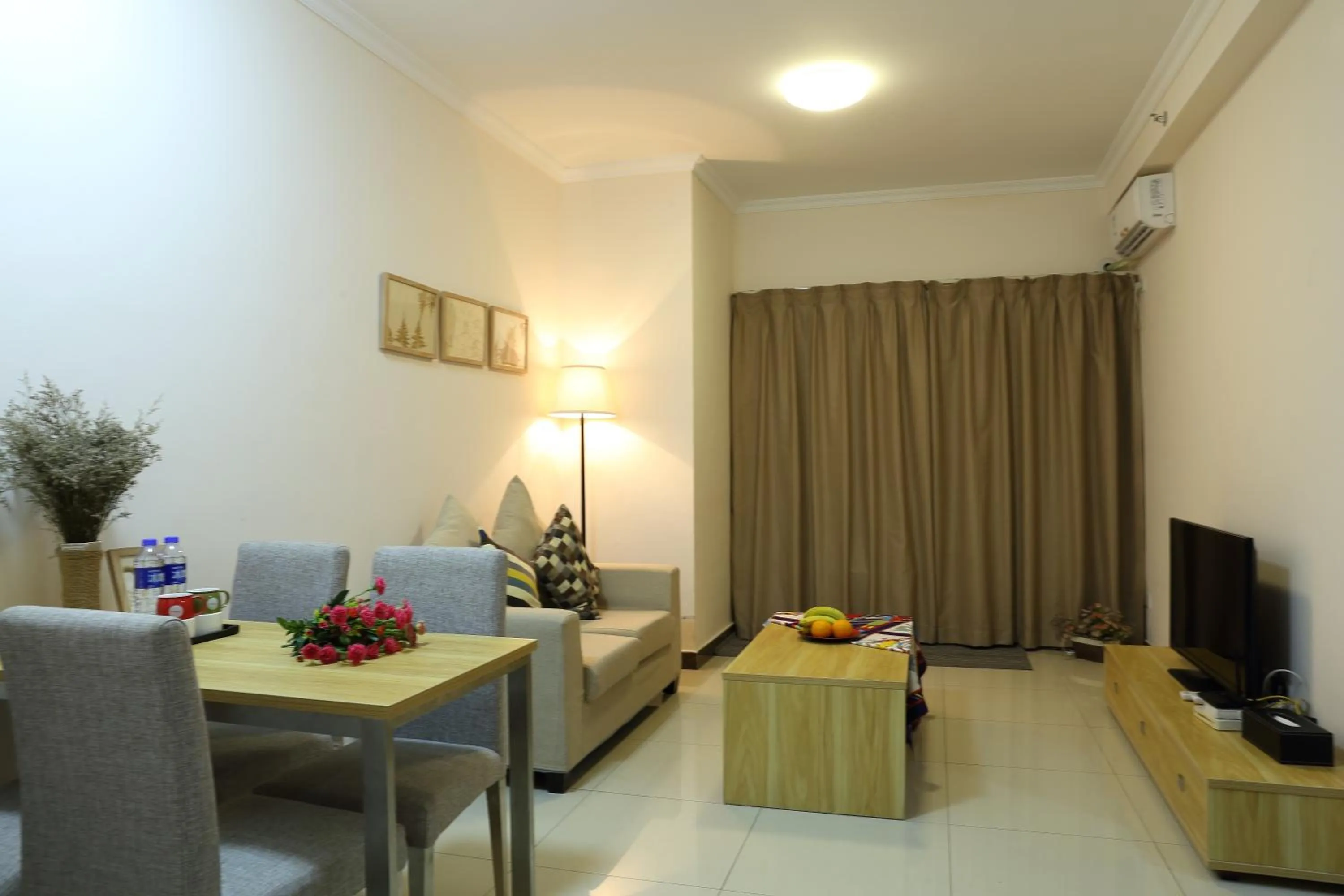 Xizhengjia Apartment Hotel (Guangzhou Financial City Keyun Road subway station store)