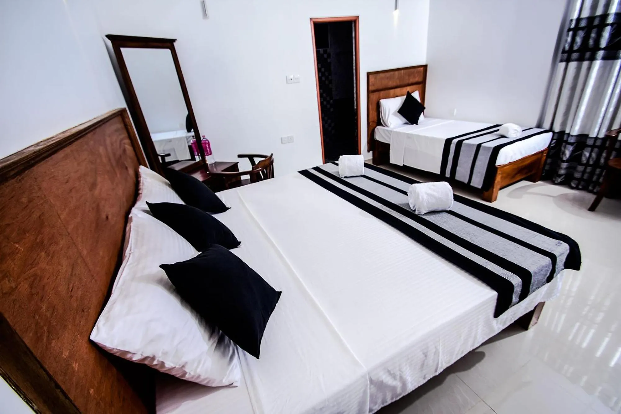 Bed in Heavens Door Guest Inn