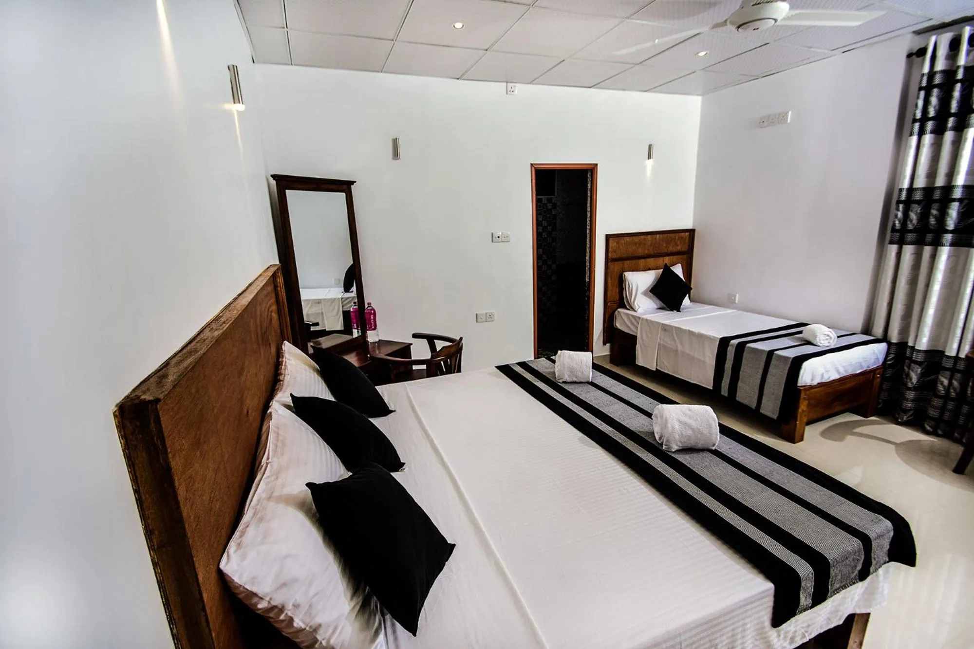 Bed in Heavens Door Guest Inn