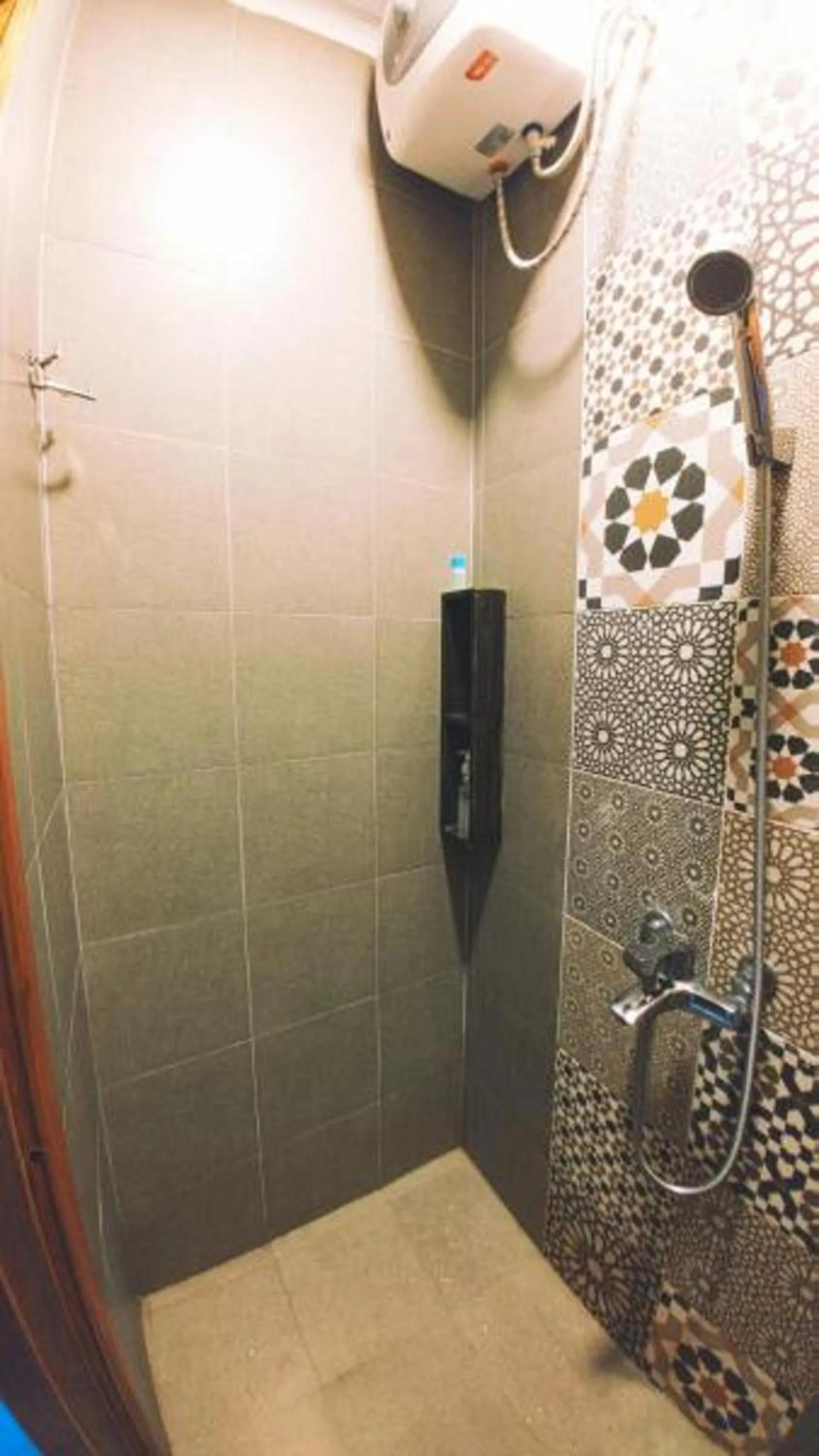 Shower in Kon-Tiki DaNang Hostel