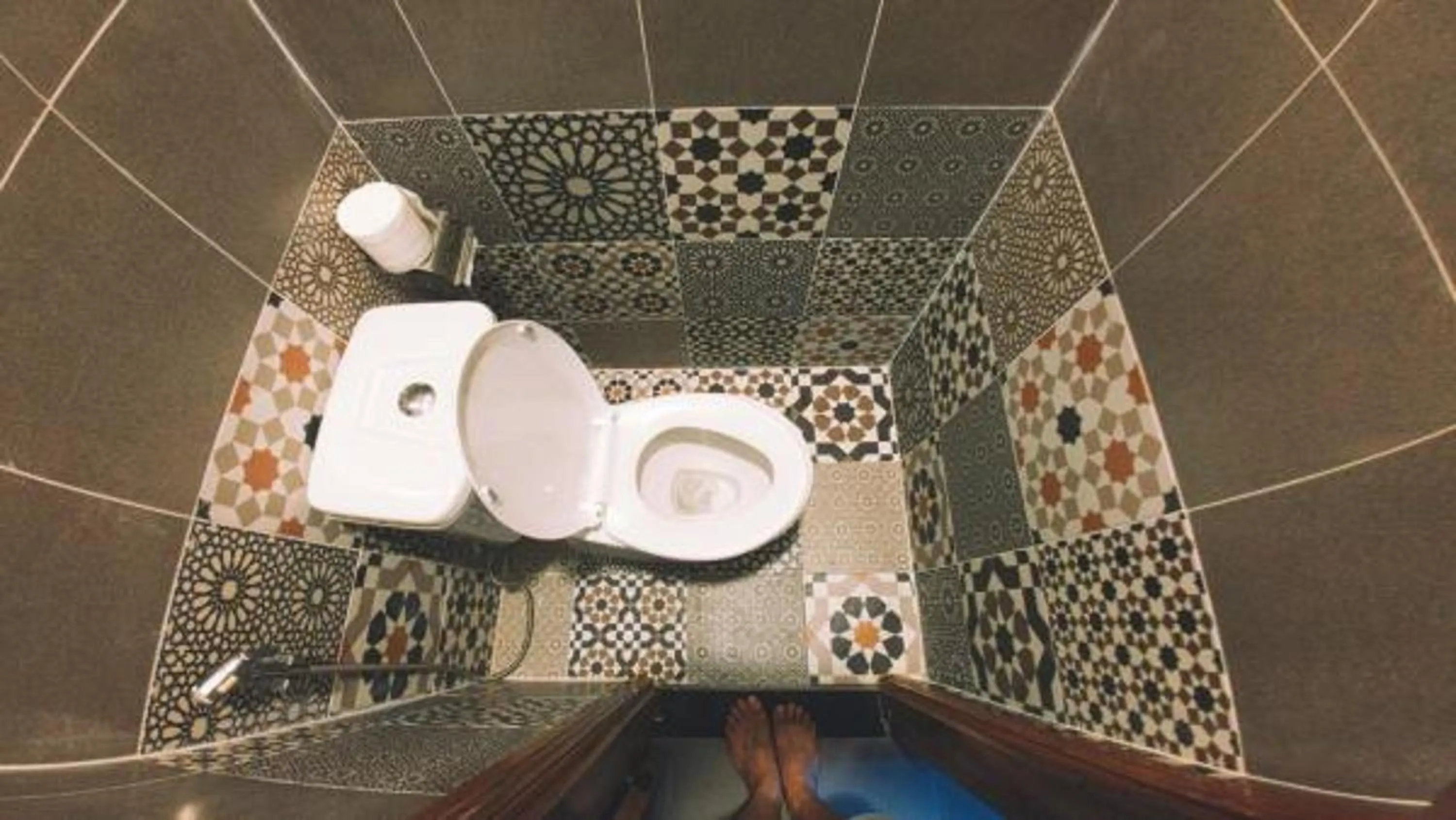 Toilet in Kon-Tiki DaNang Hostel
