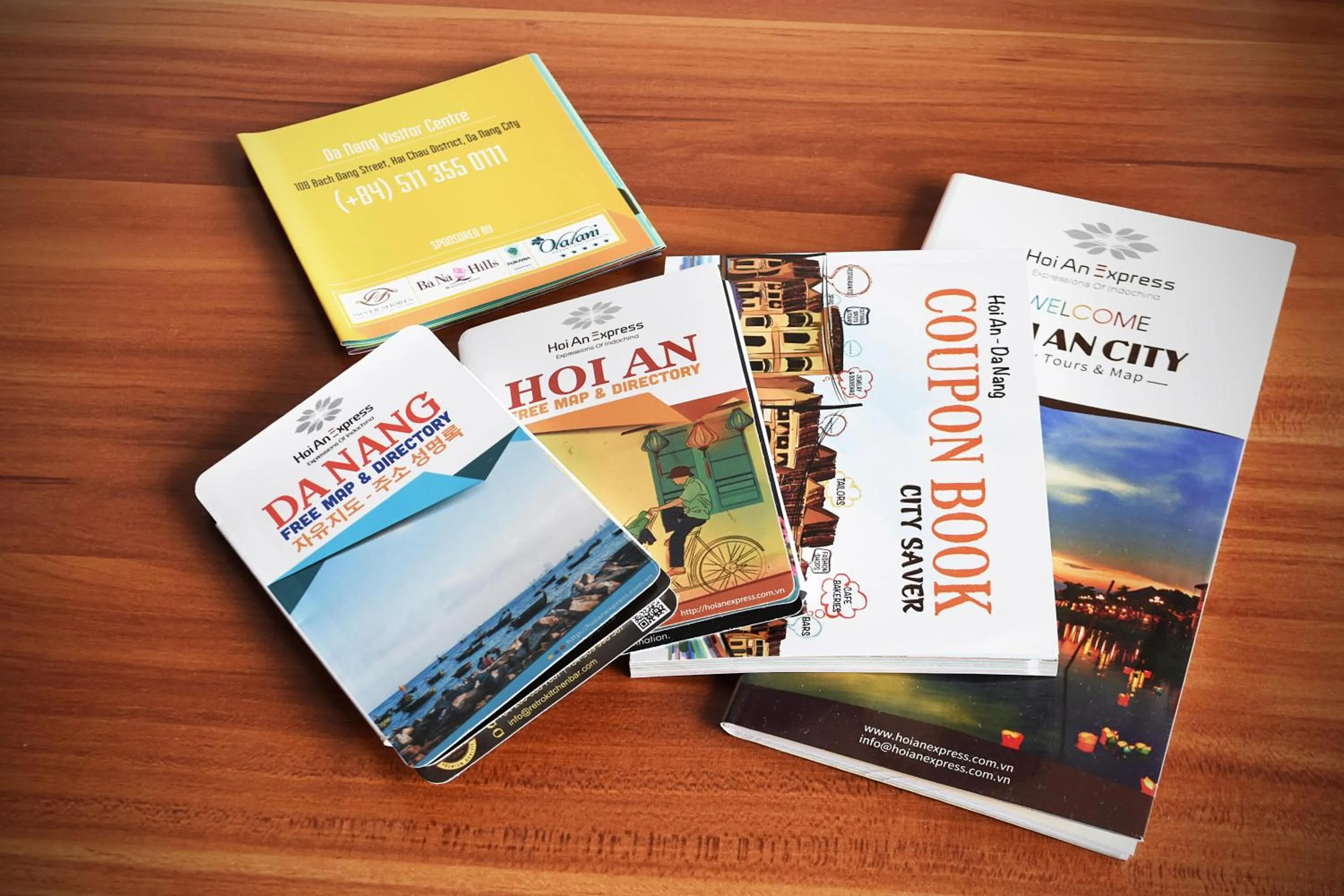 Communal lounge/ TV room in Kon-Tiki DaNang Hostel