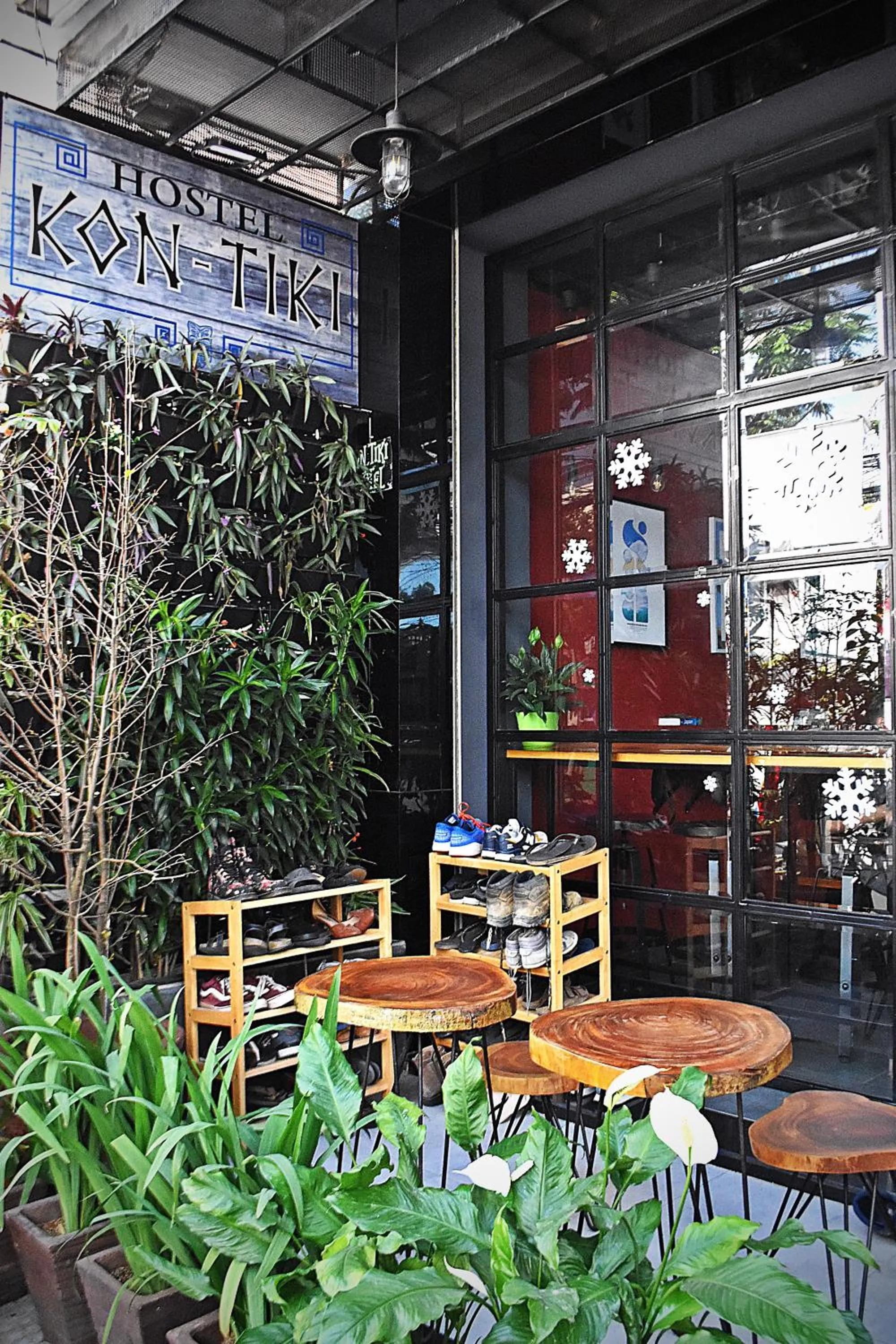 Facade/entrance in Kon-Tiki DaNang Hostel