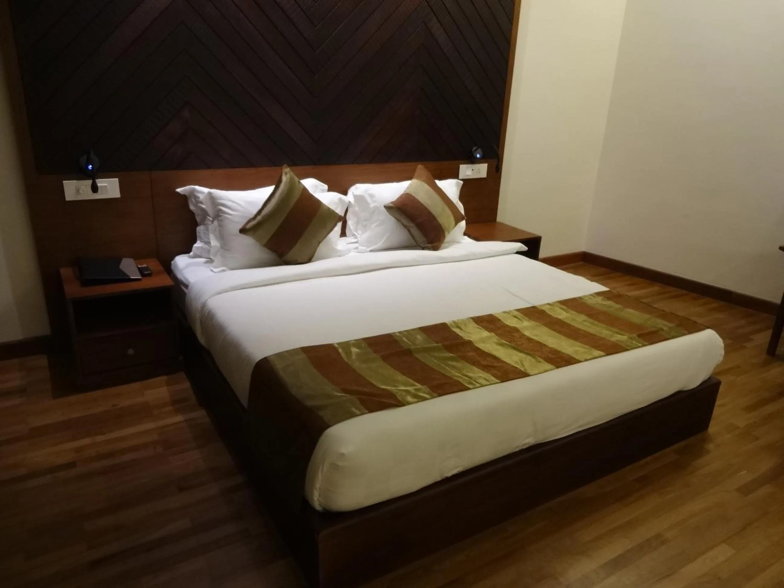 Bed in Woodies Bleisure Hotel
