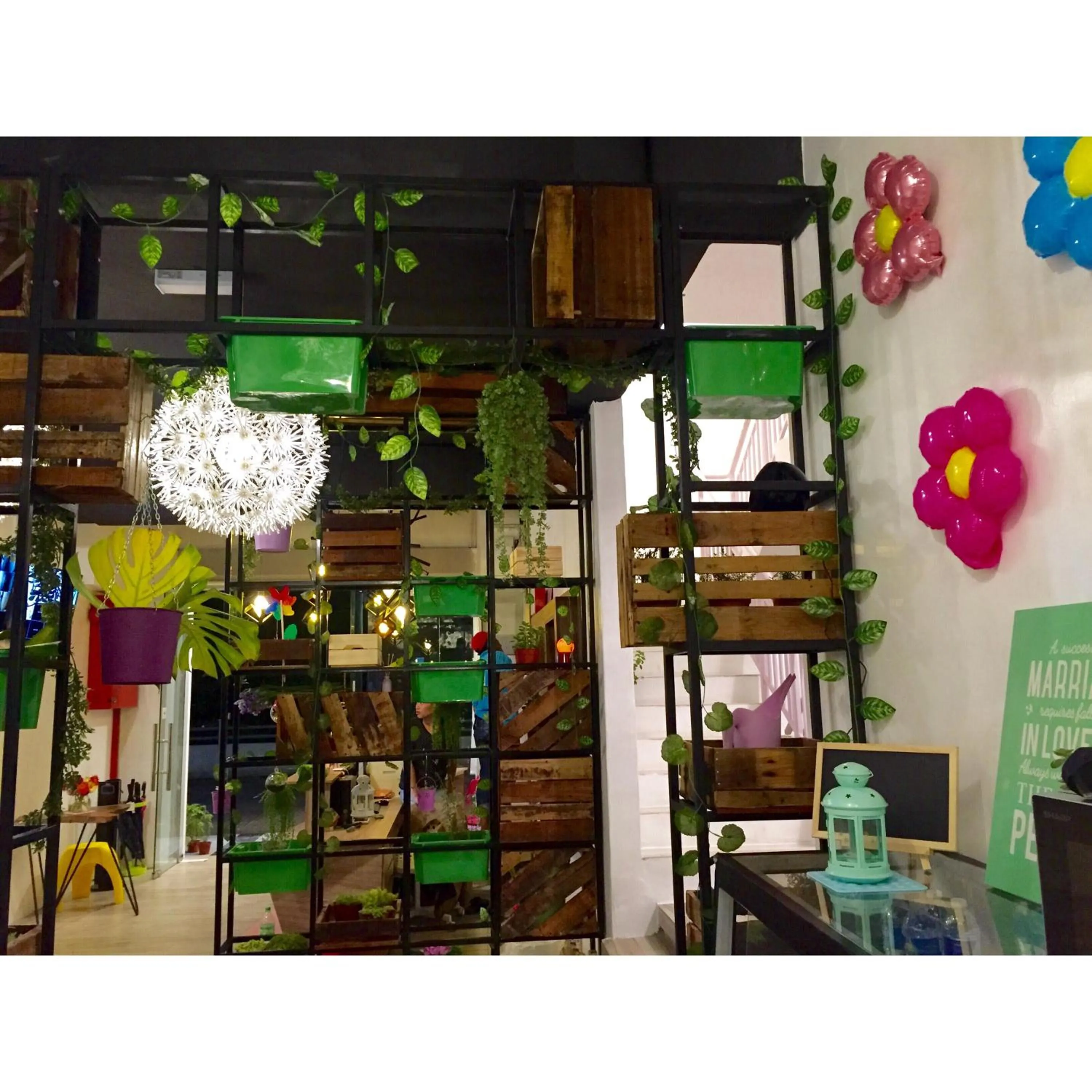 Communal lounge/ TV room in Hotel Flora Plus