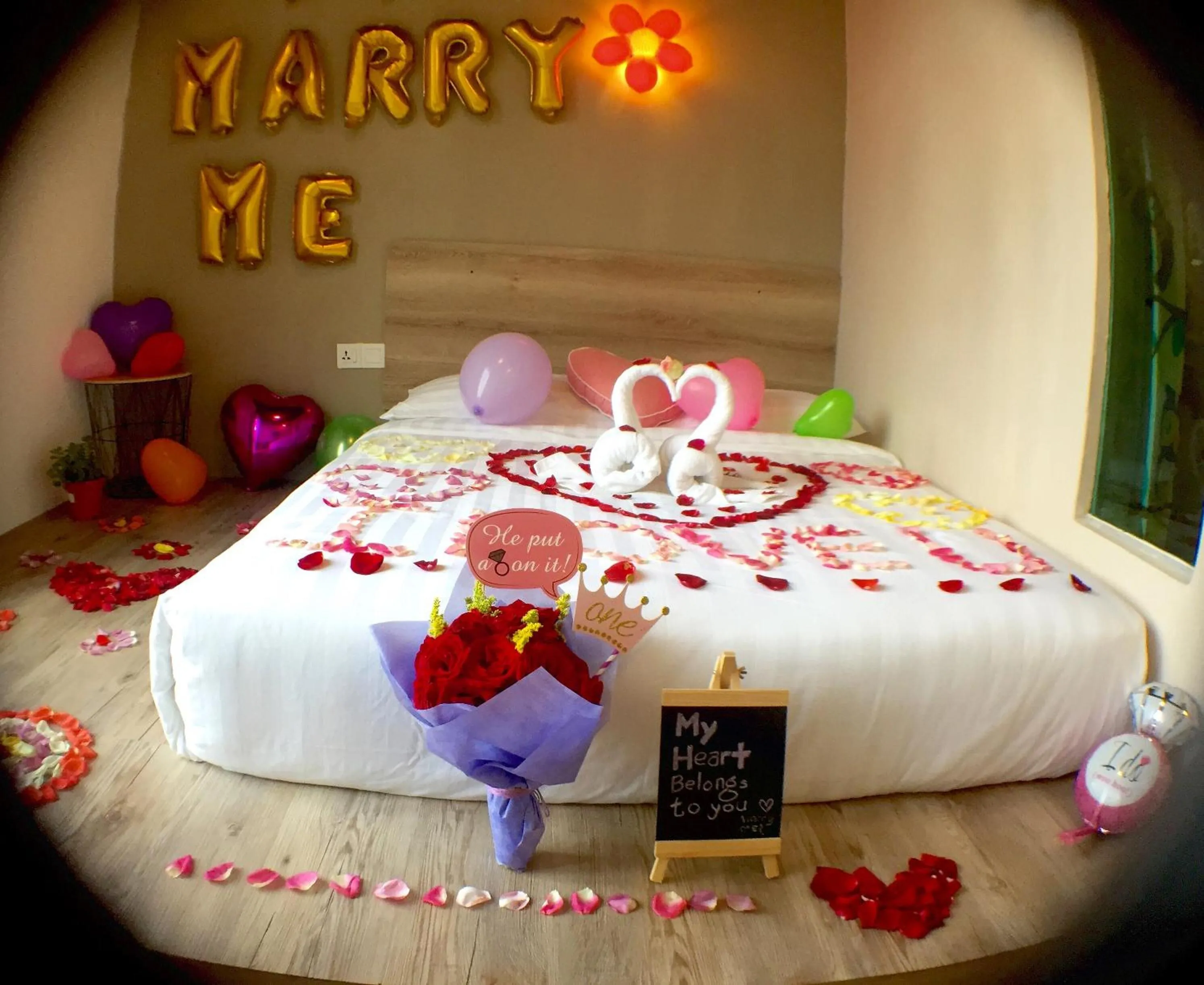 Decorative detail, Bed in Hotel Flora Plus