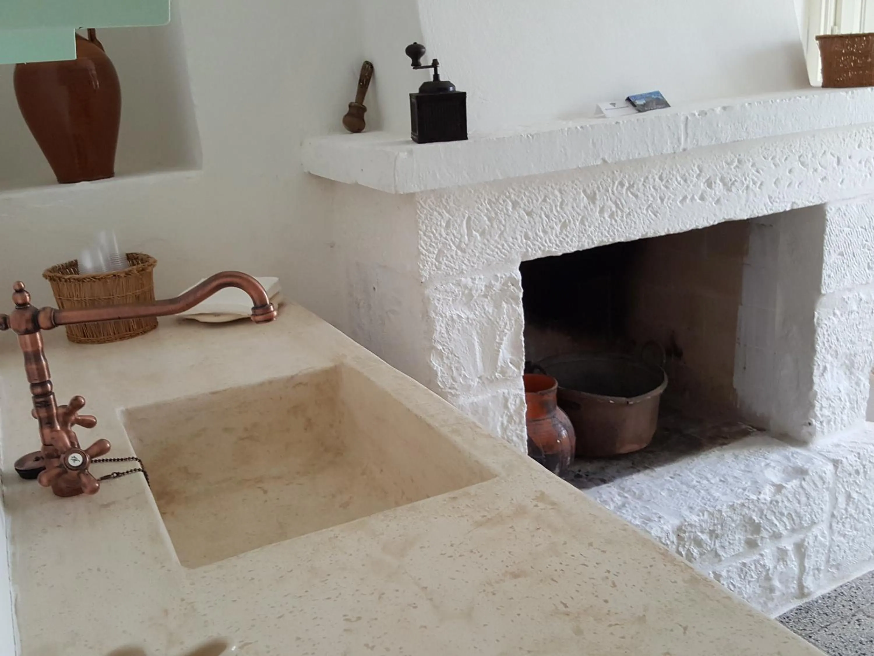Kitchen or kitchenette in Masseria Trulli sull'Aia