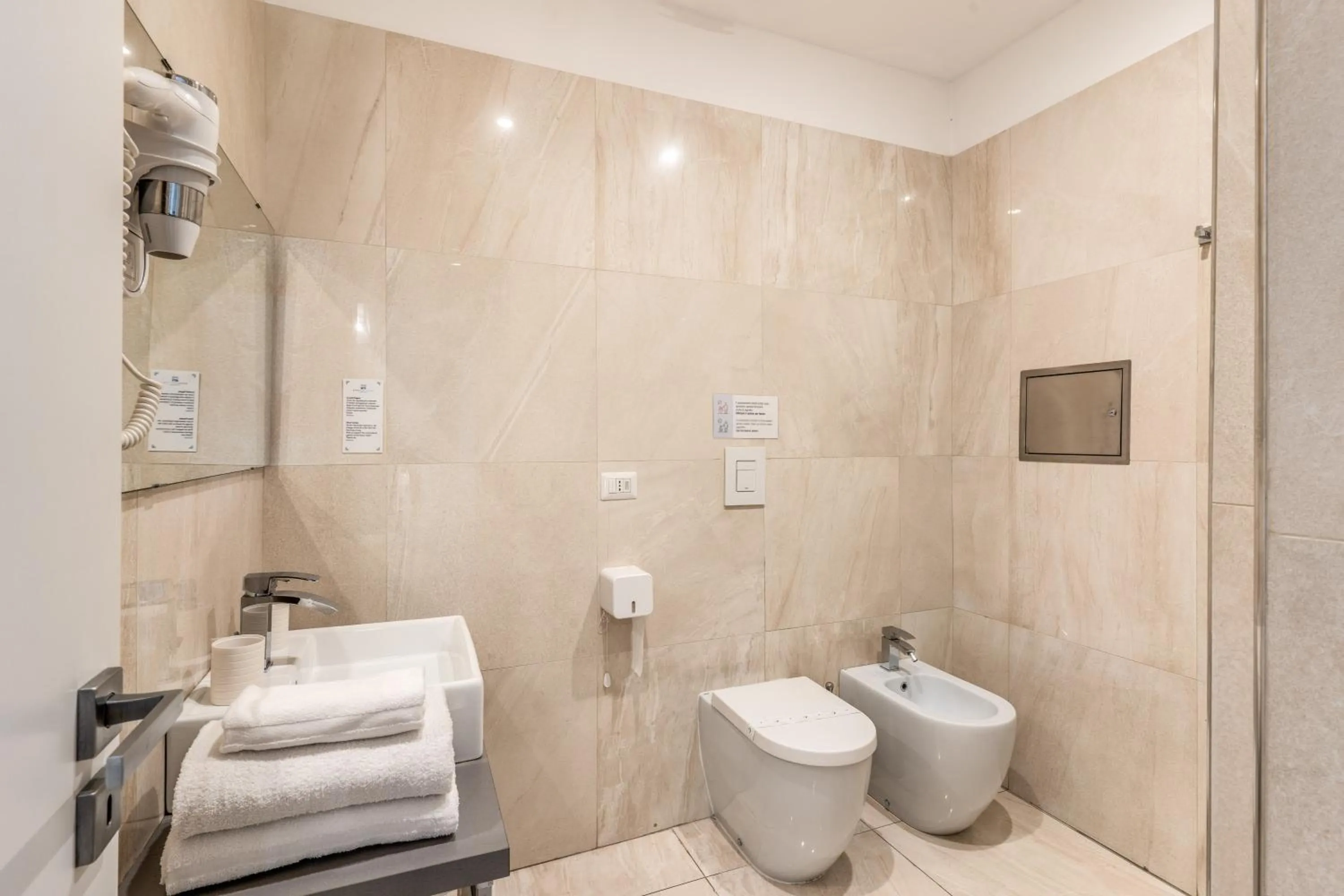 Shower in Napoli Great View B&B