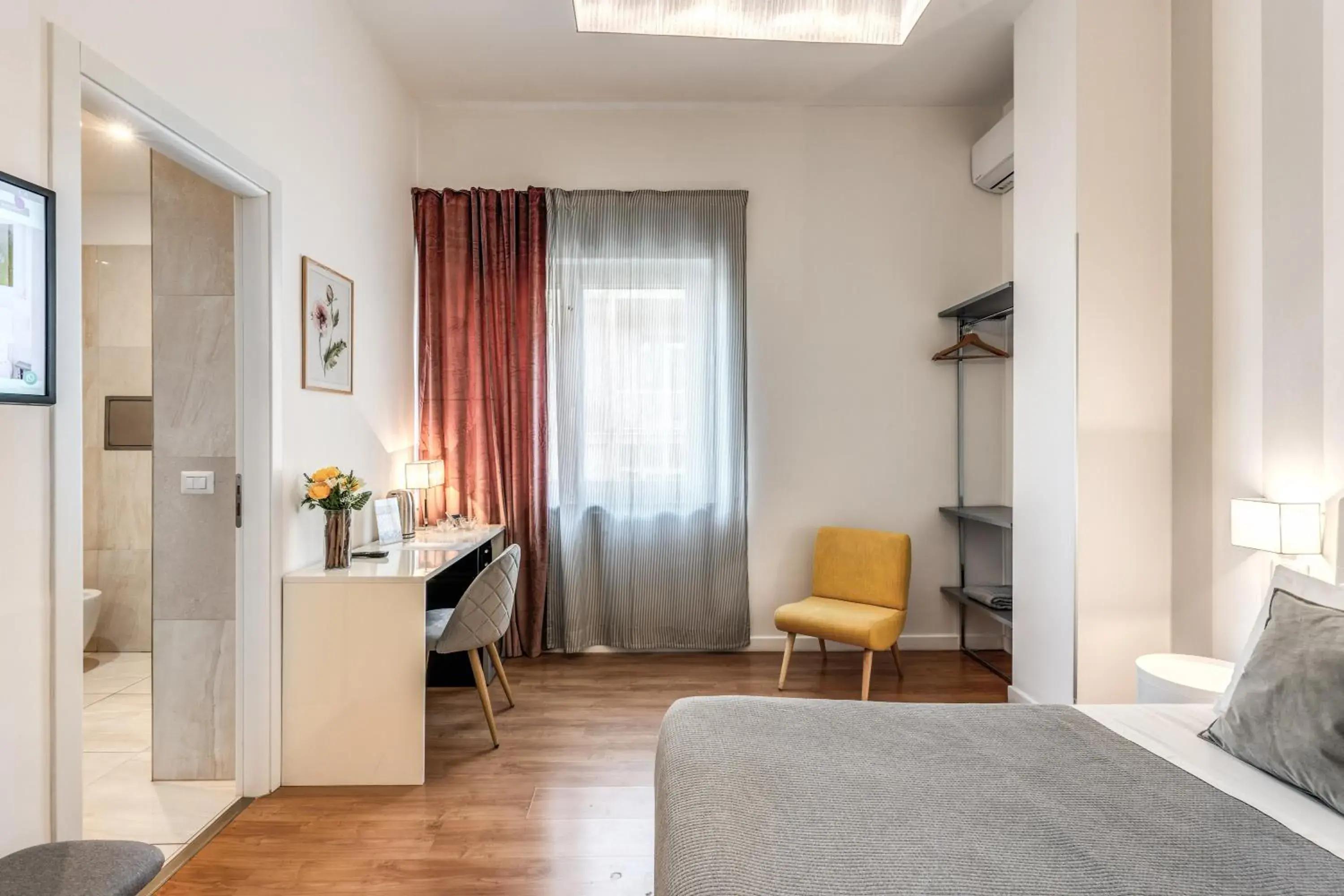 Standard Double Room with Side Sea View in Napoli Great View B&B Standard Double Room with Side Sea View in Napoli Great View B&B