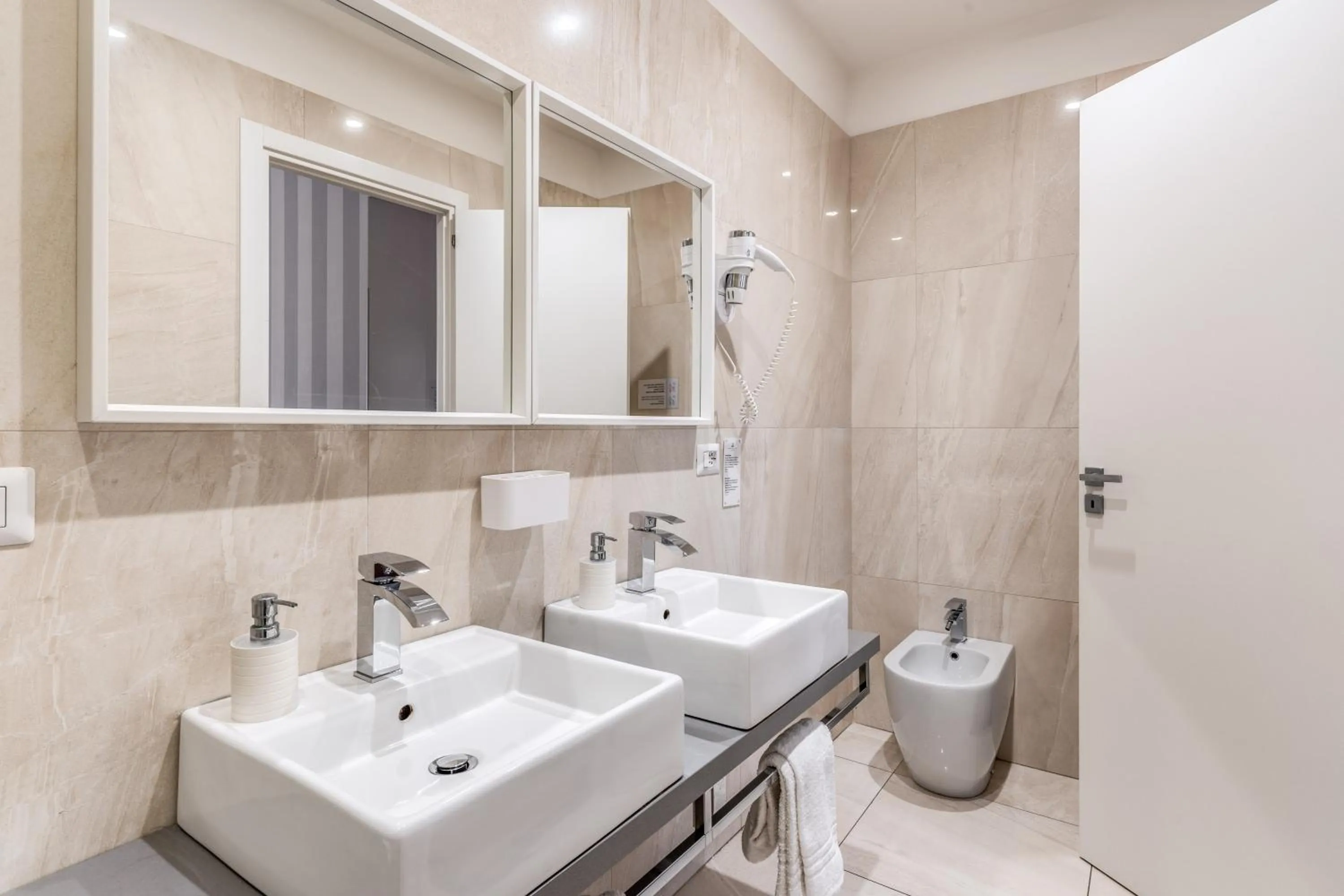 Shower in Napoli Great View B&B