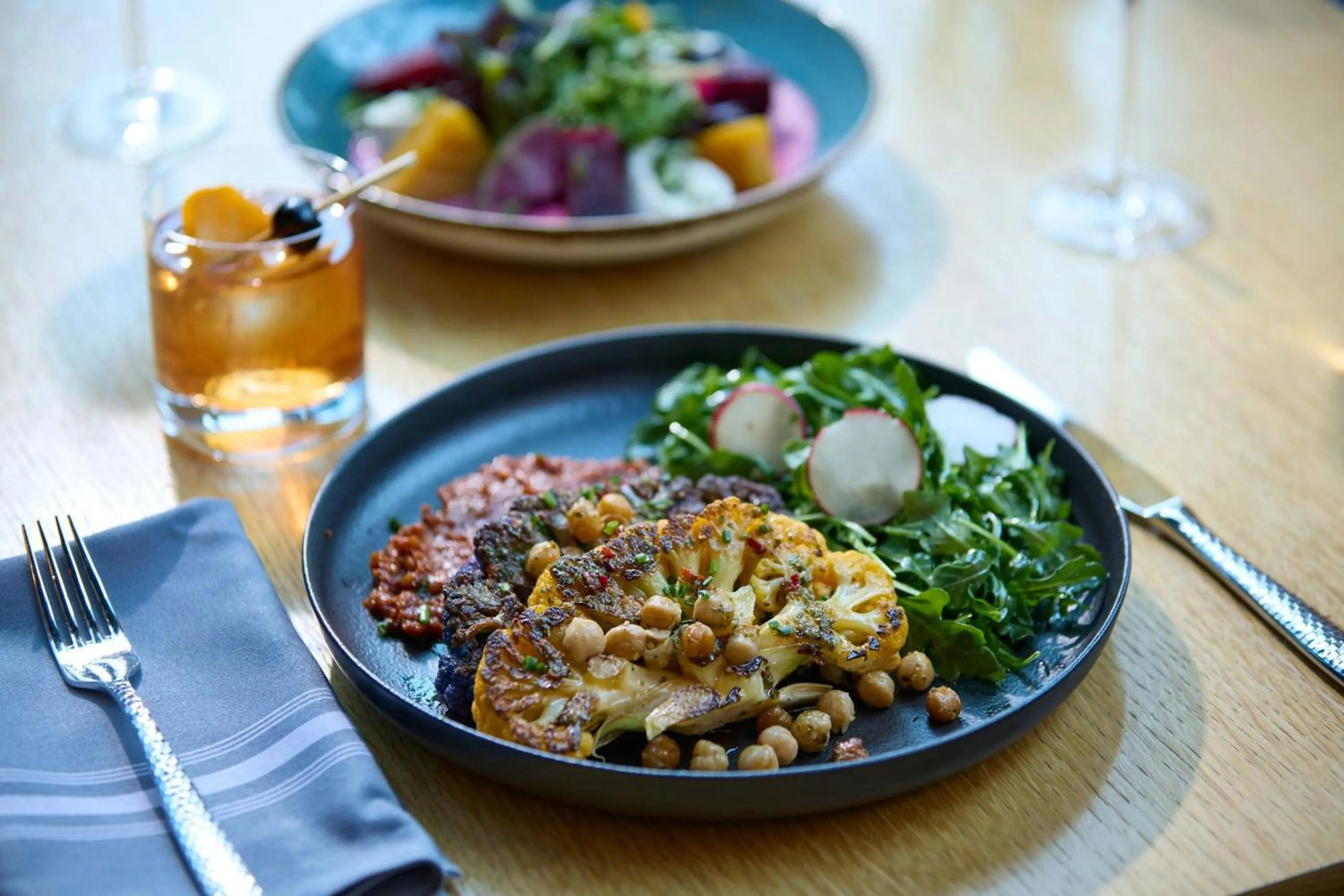 Restaurant/places to eat in Marriott Marquis Chicago