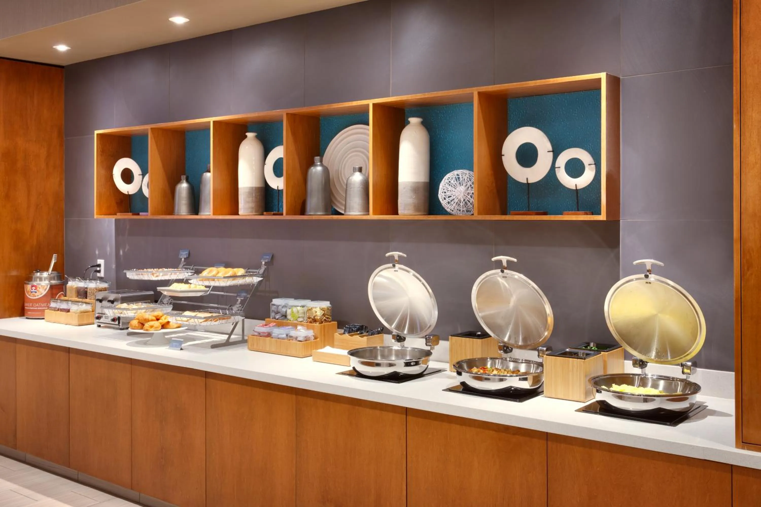 Food and drinks in SpringHill Suites by Marriott Idaho Falls
