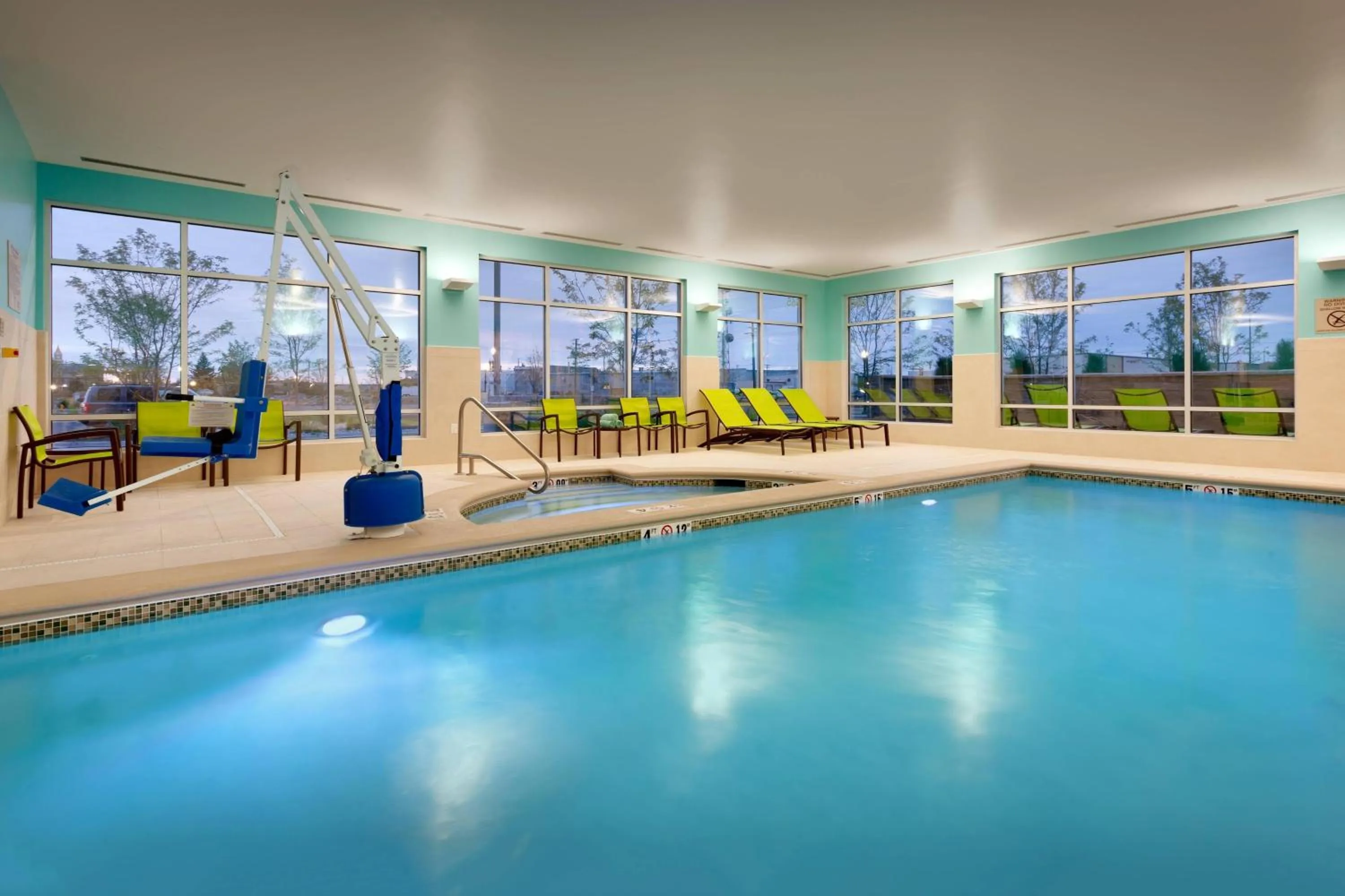 Swimming pool in SpringHill Suites by Marriott Idaho Falls