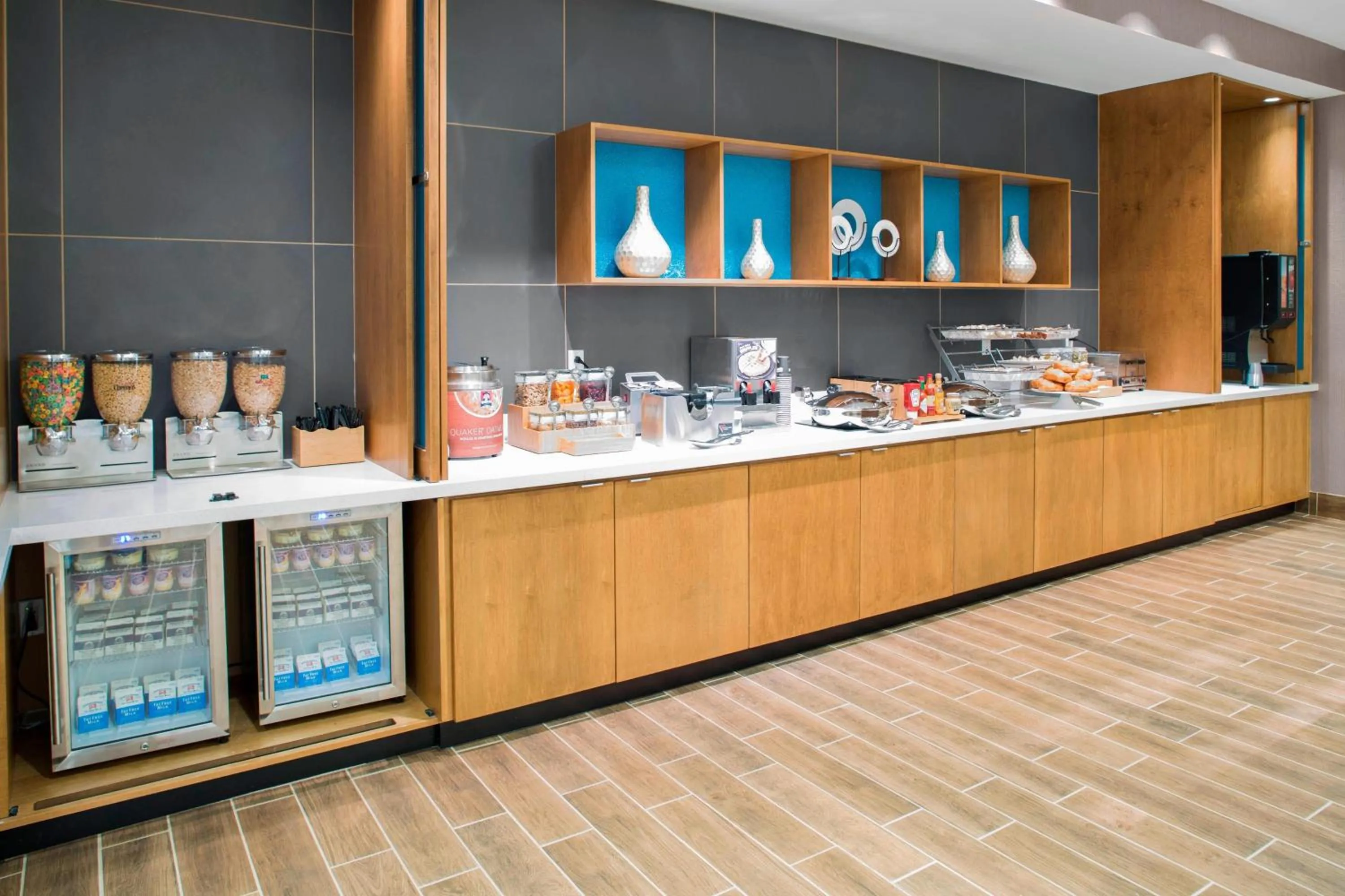 Breakfast in SpringHill Suites by Marriott Kansas City Lenexa/City Center