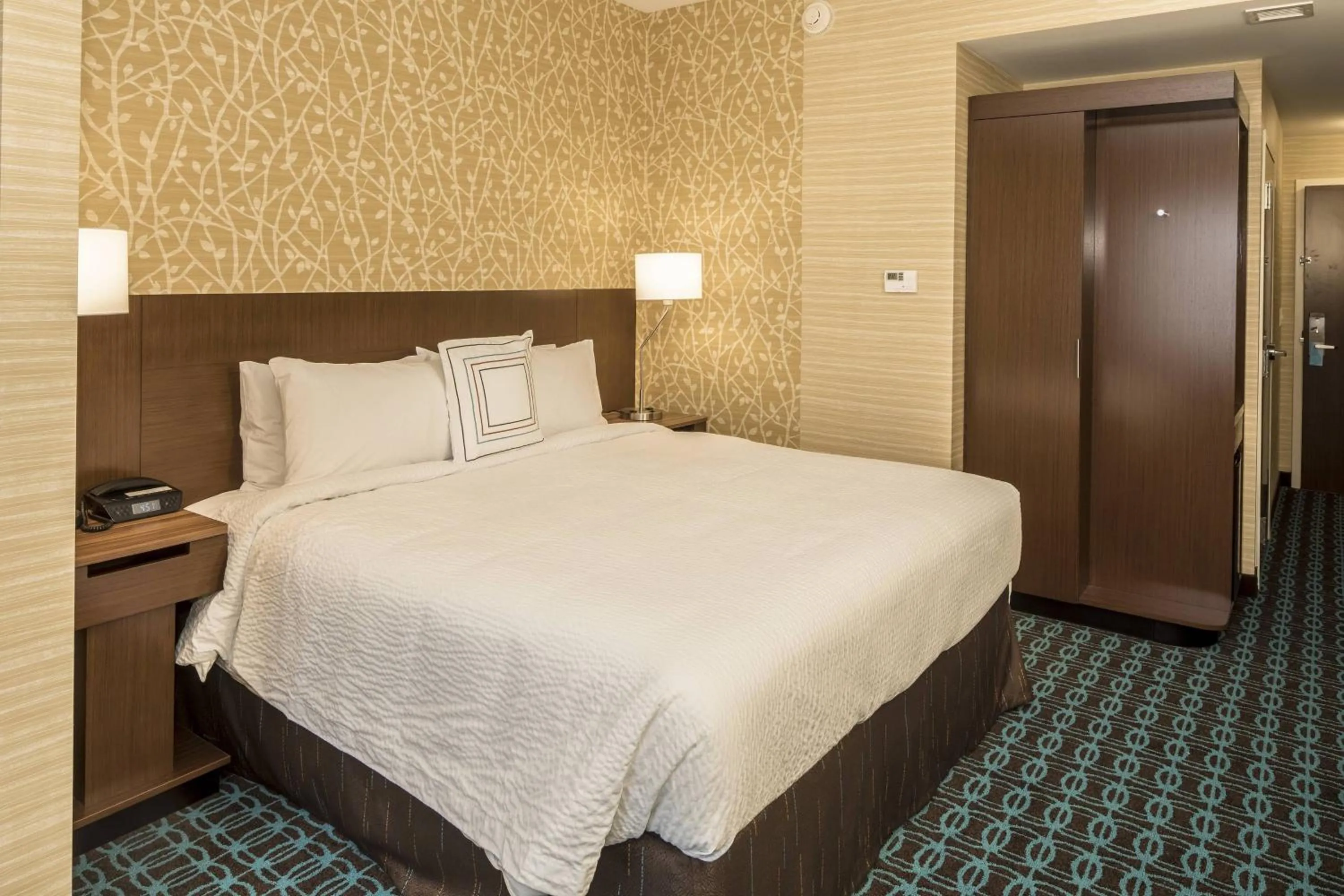 Photo of the whole room, Bed in Fairfield Inn & Suites by Marriott Pittsburgh North/McCandless Crossing