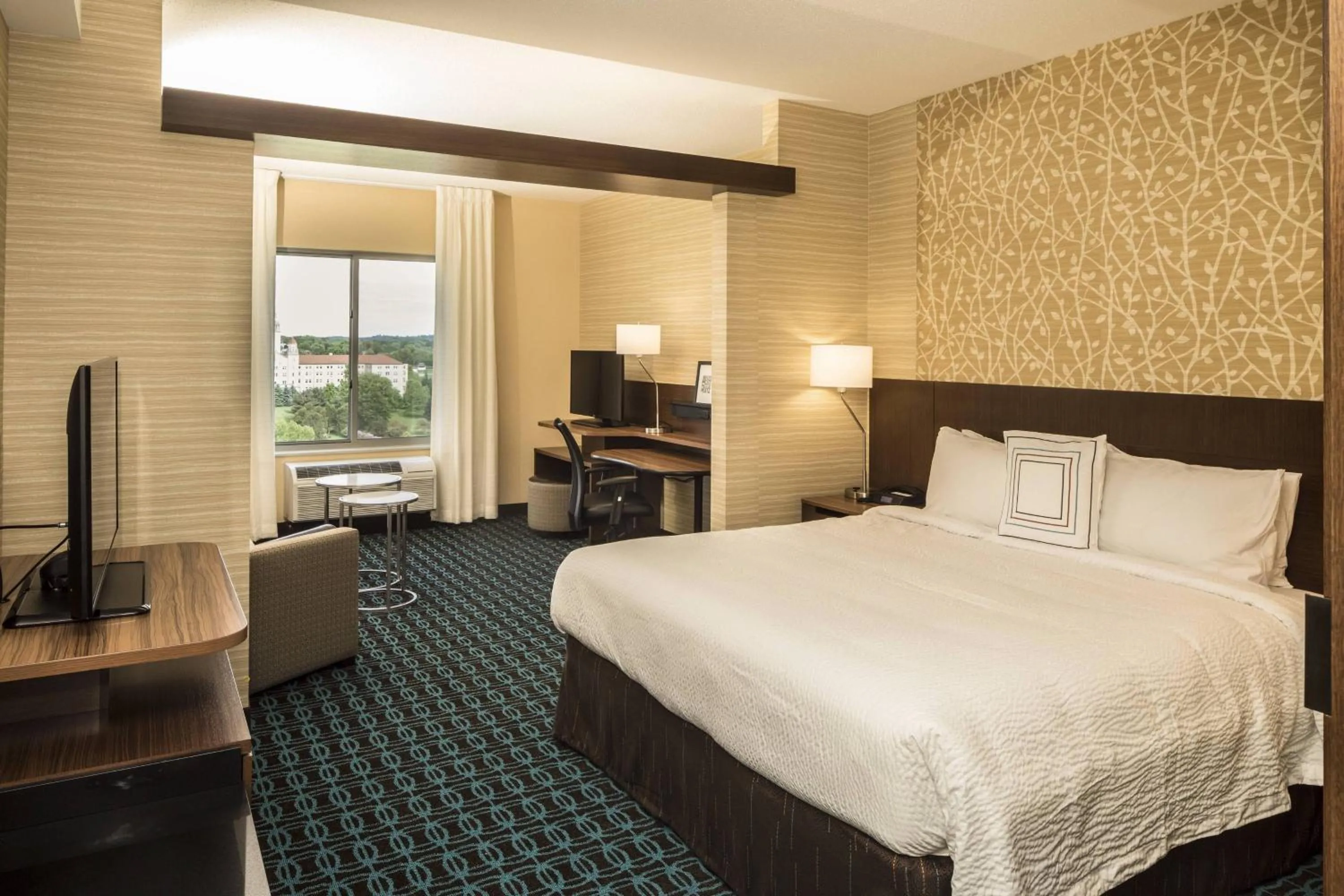 Photo of the whole room, Bed in Fairfield Inn & Suites by Marriott Pittsburgh North/McCandless Crossing