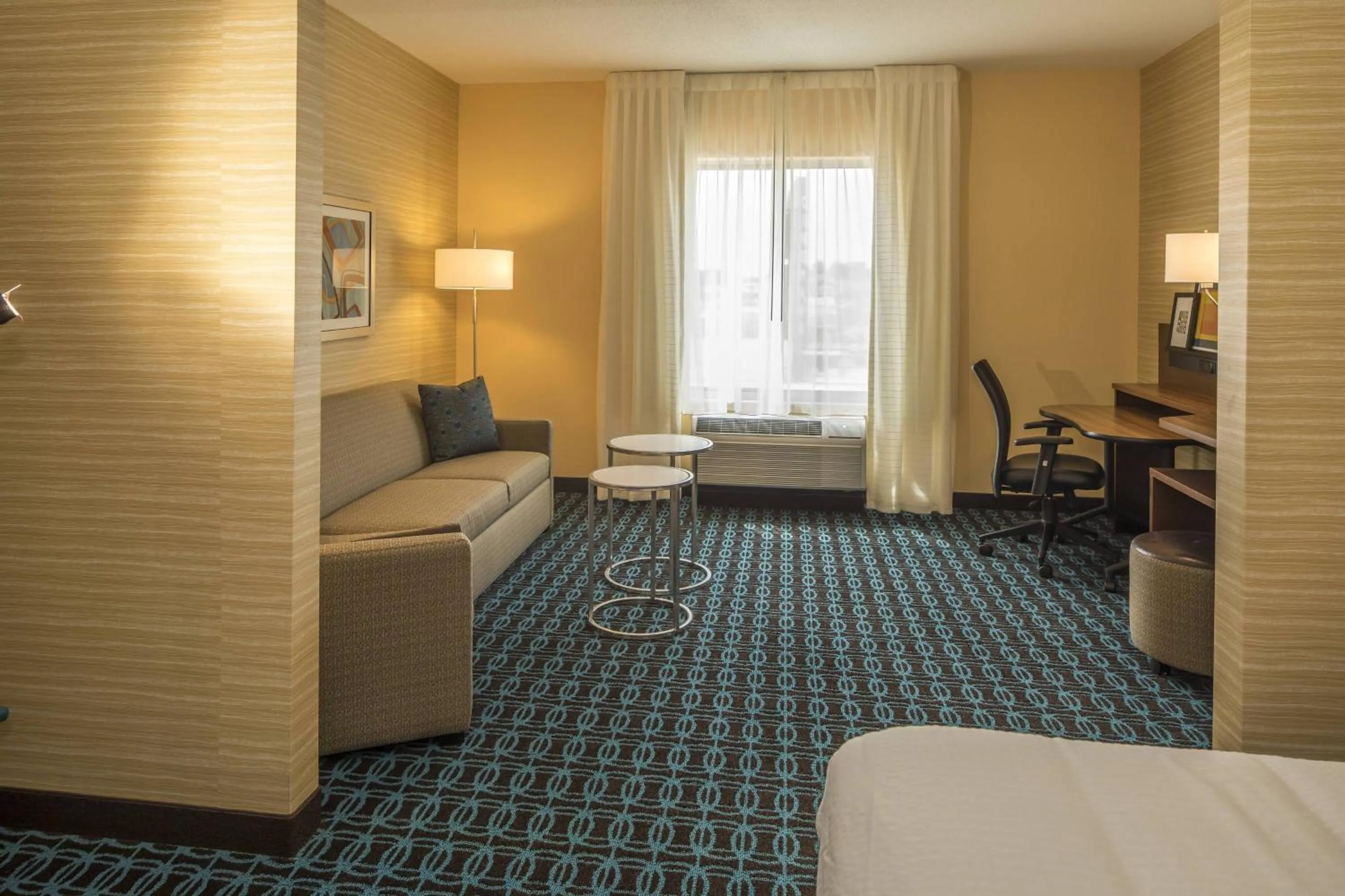 Photo of the whole room, Bed in Fairfield Inn & Suites by Marriott Pittsburgh North/McCandless Crossing