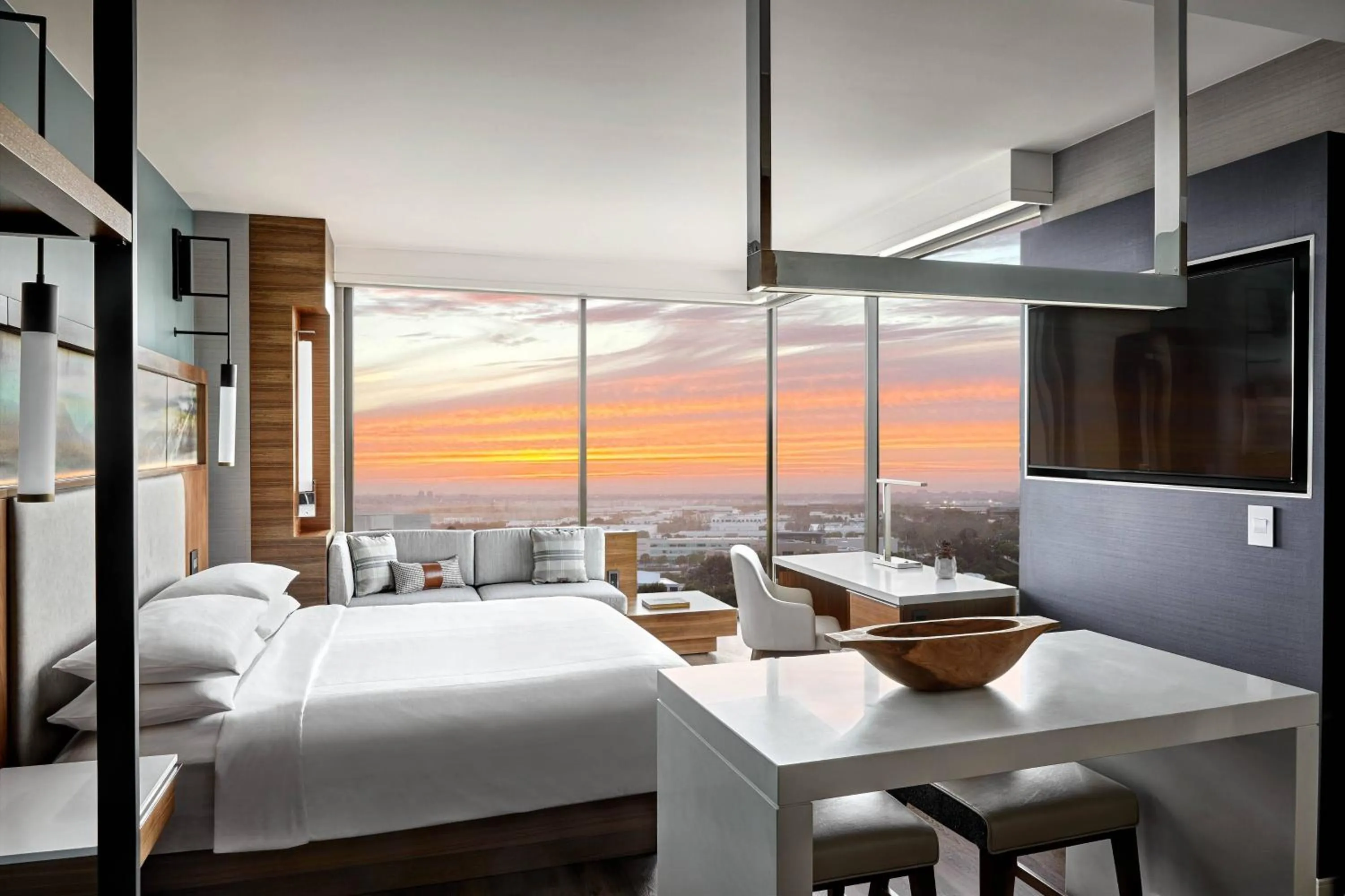 Photo of the whole room, Bed in Marriott Irvine Spectrum