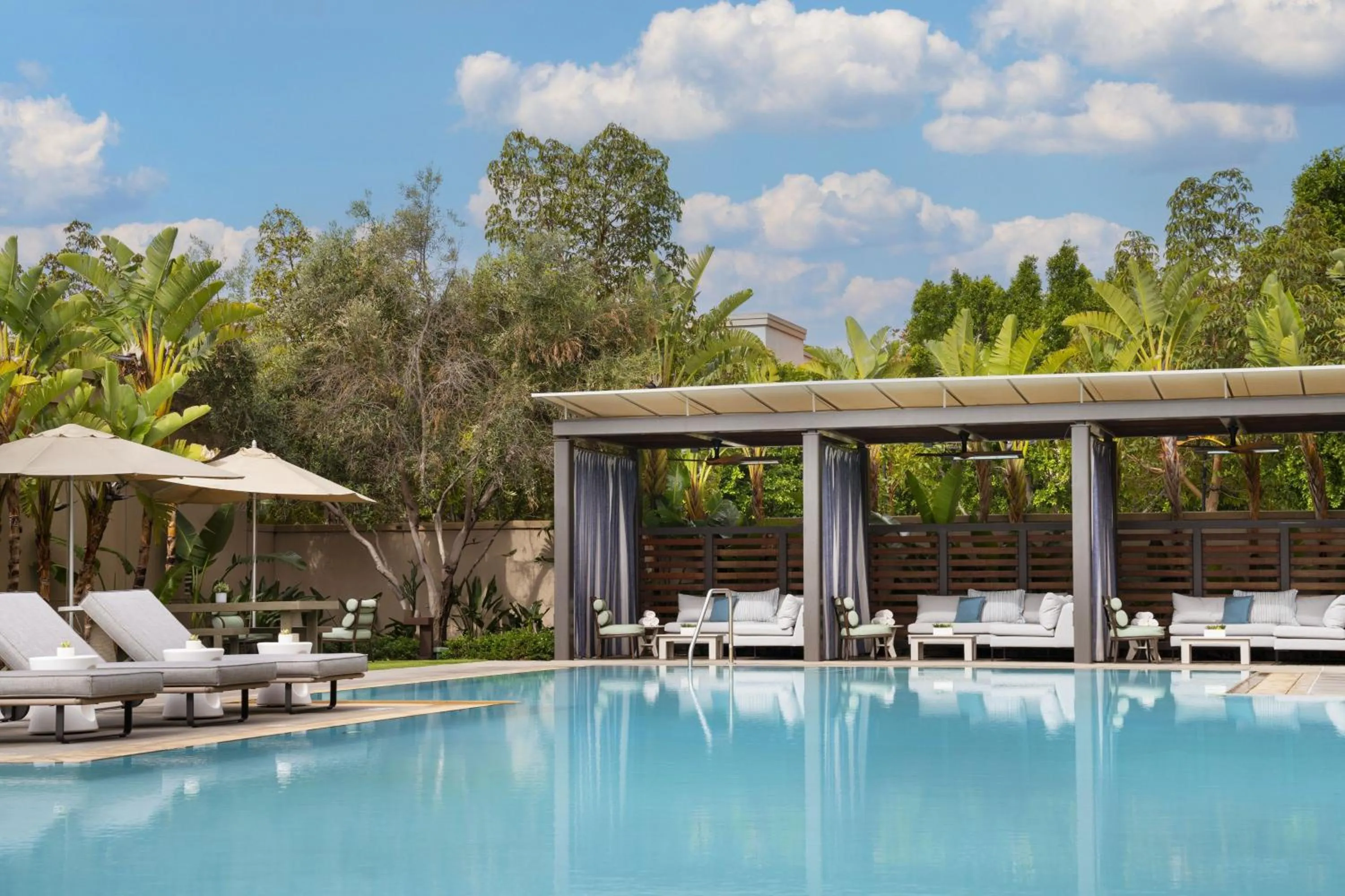 Swimming pool in Marriott Irvine Spectrum