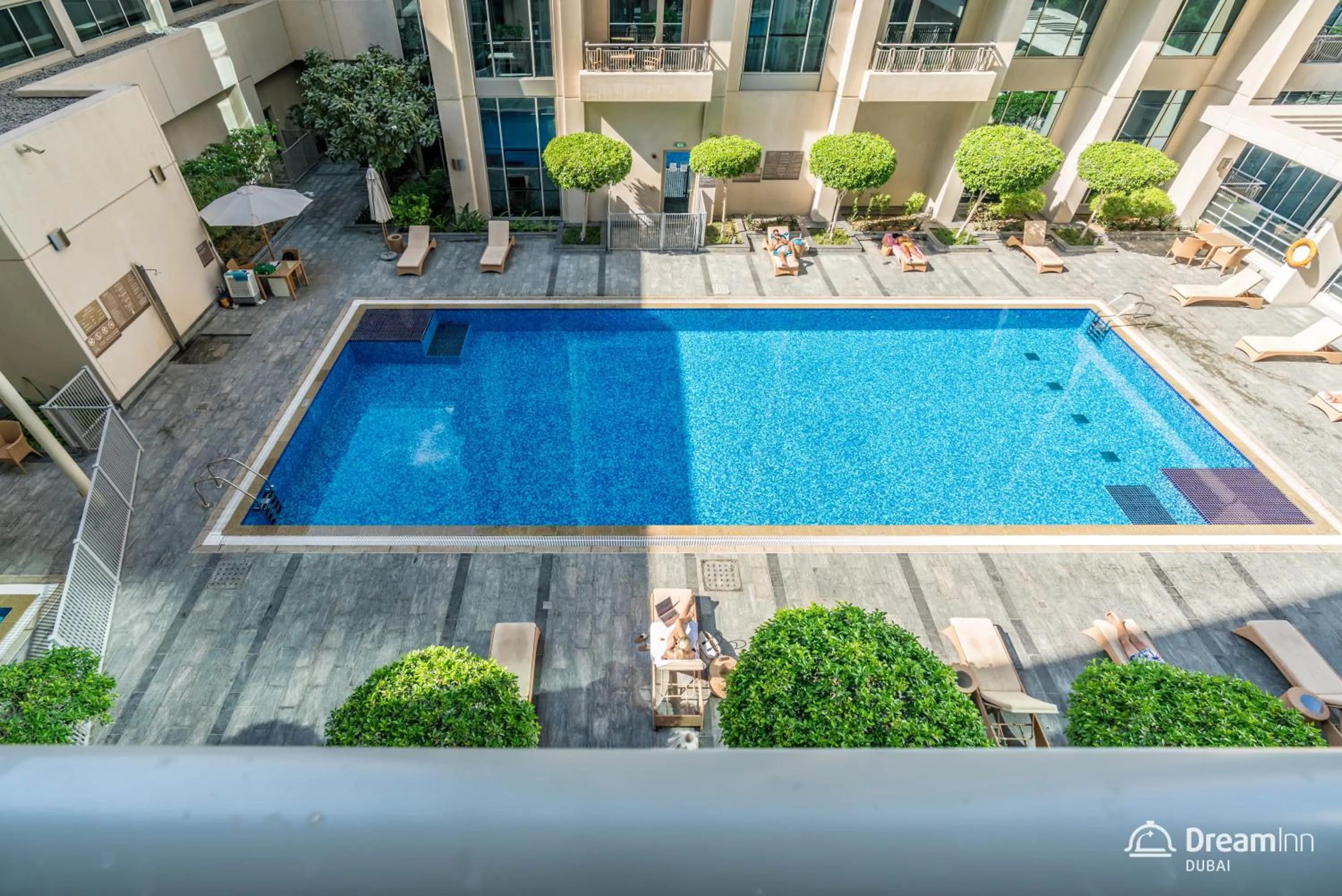 Swimming pool in Dream Inn Apartments - Boulevard Central
