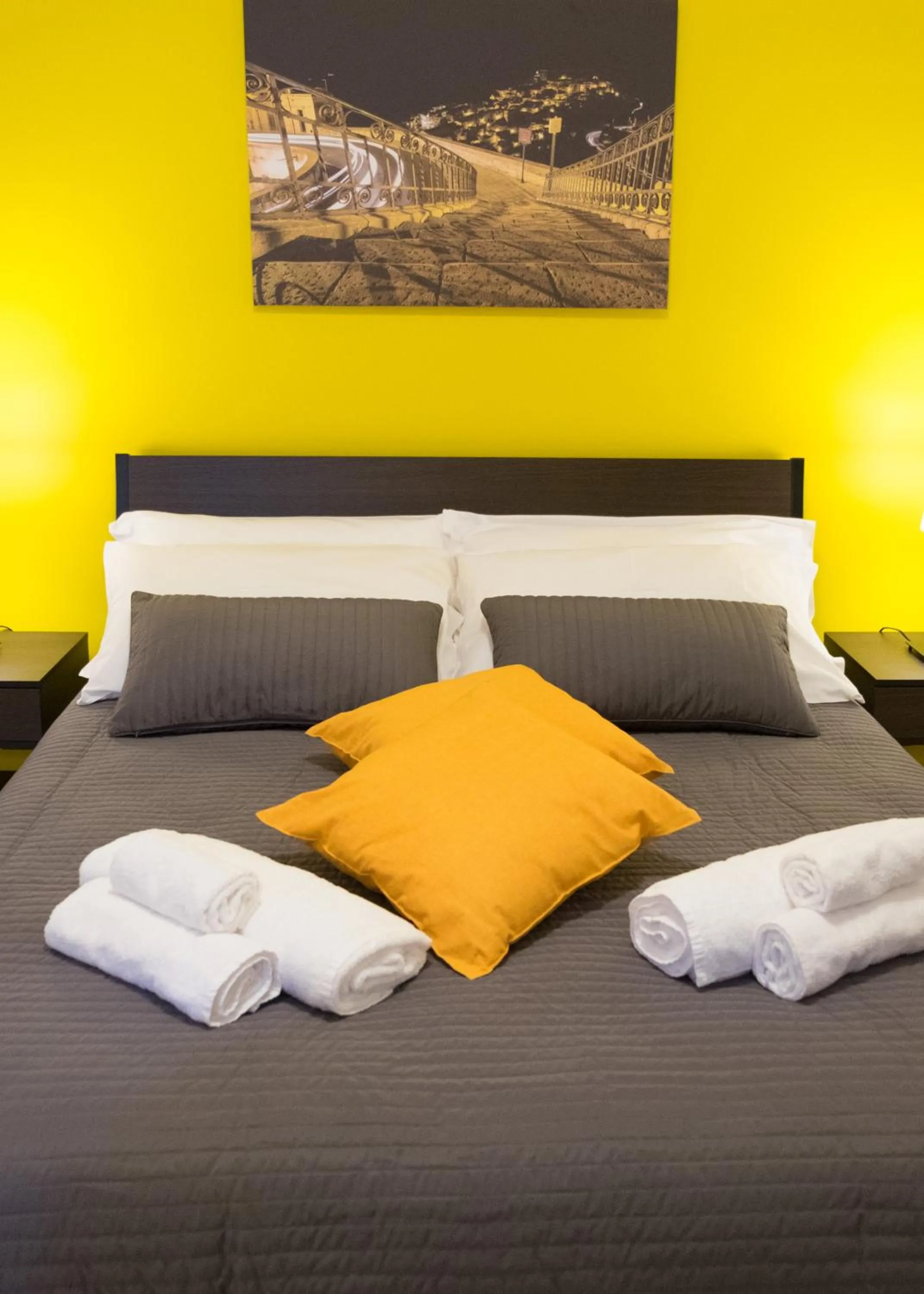 Bedroom, Bed in Niria