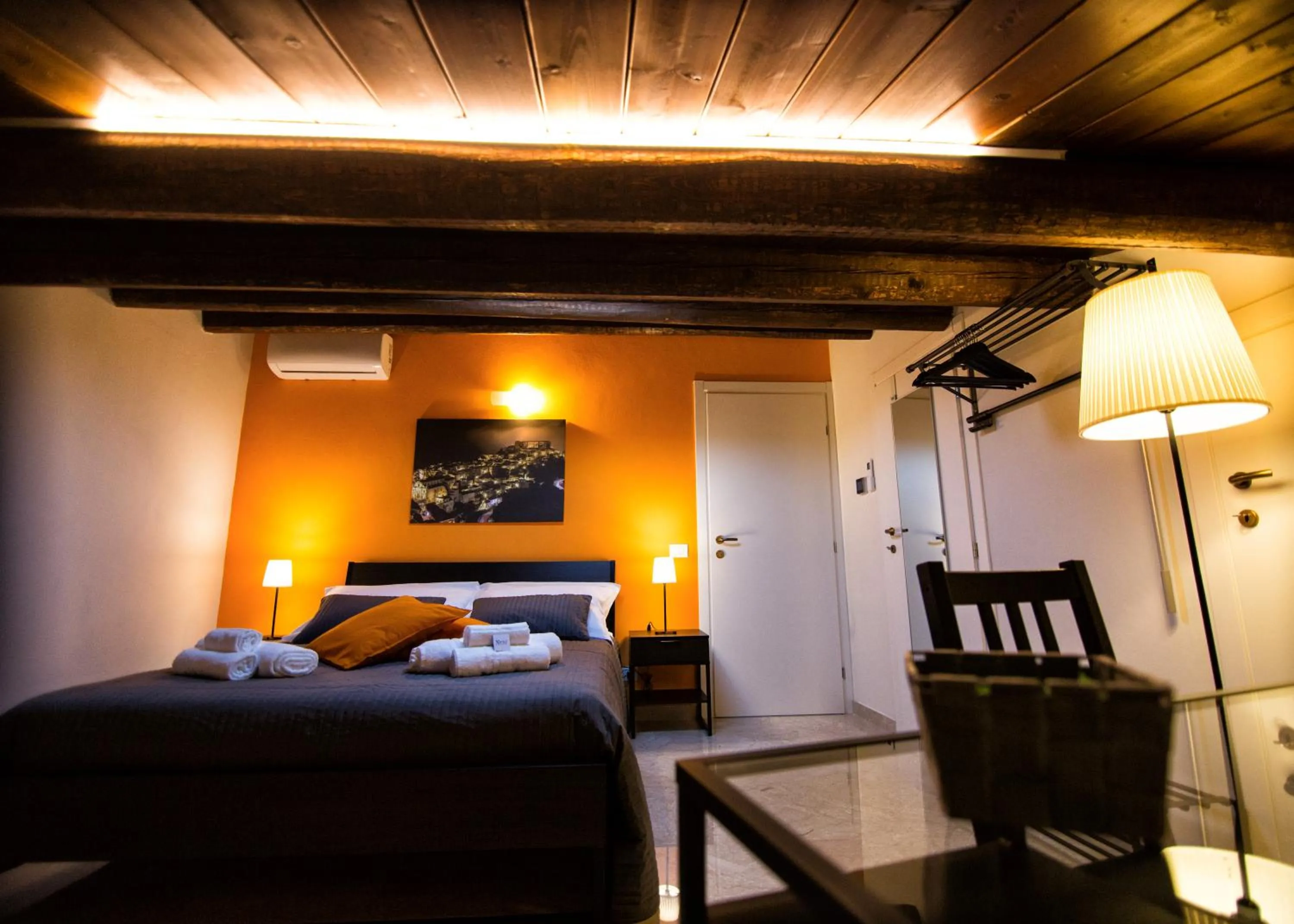 Photo of the whole room, Bed in Niria