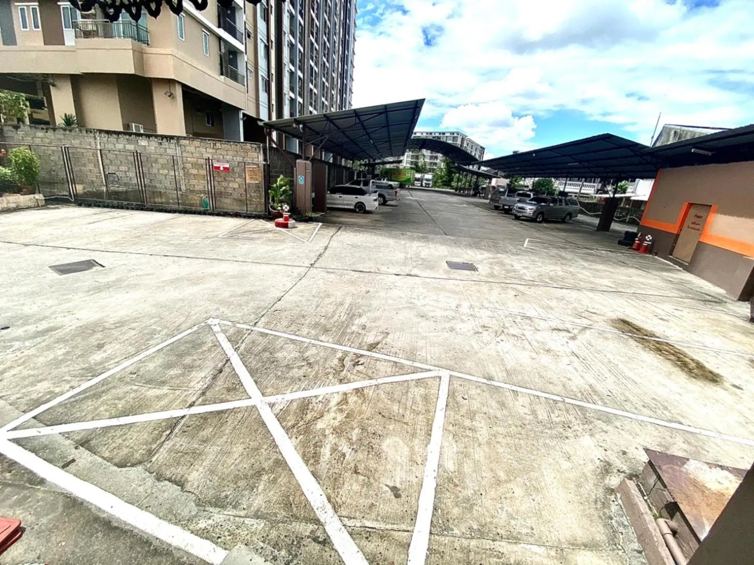 Pasawang Hotel (โรงแรมภาสว่าง)