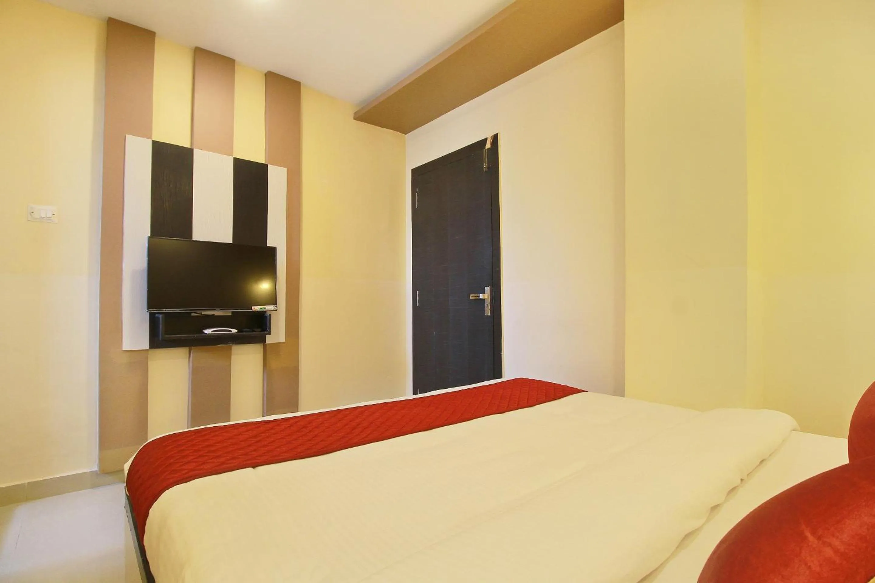 Bedroom, Bed in Super Capital O Rj Grand