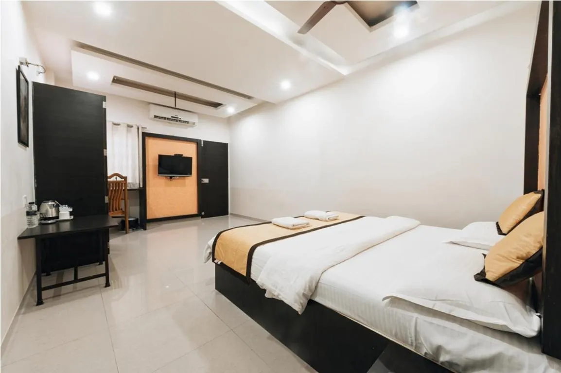 Bed in Hotel Krushna Inn