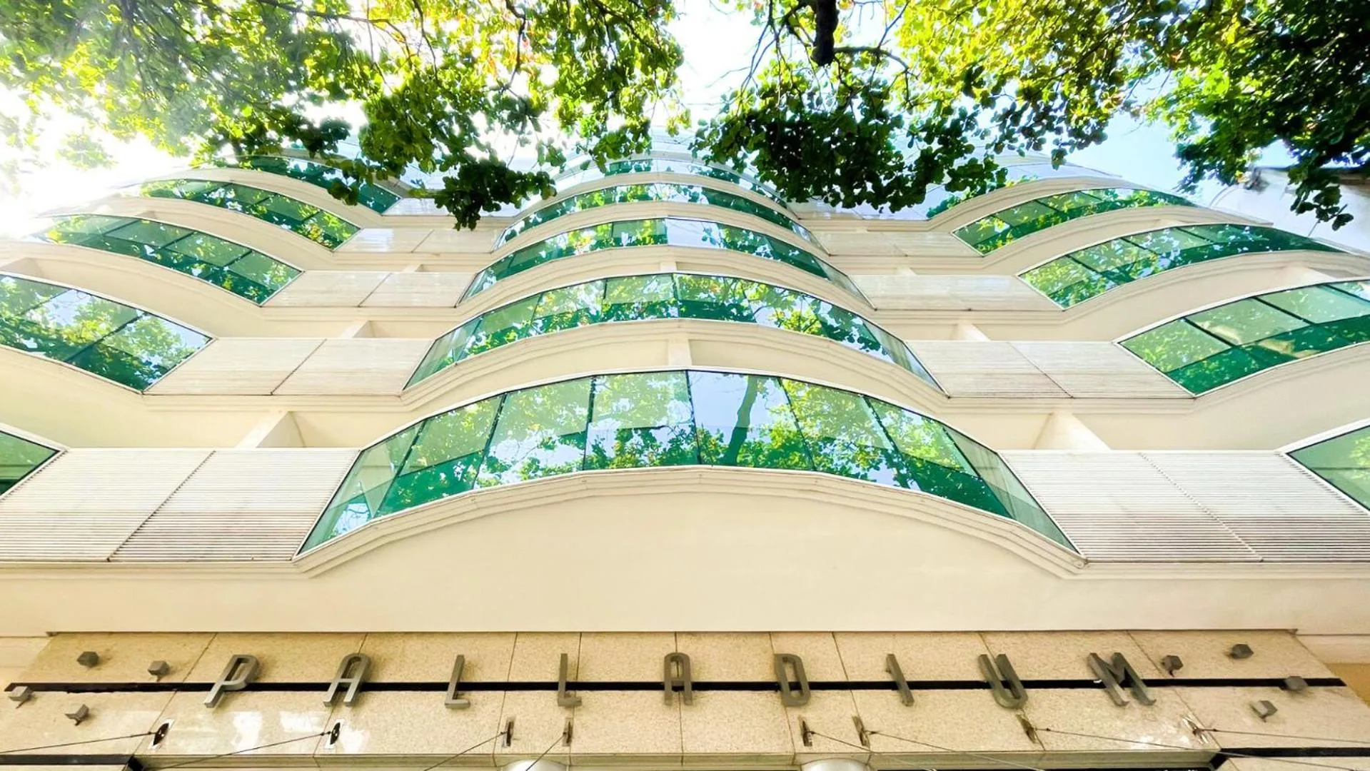 Facade/entrance in Promenade Palladium Leblon