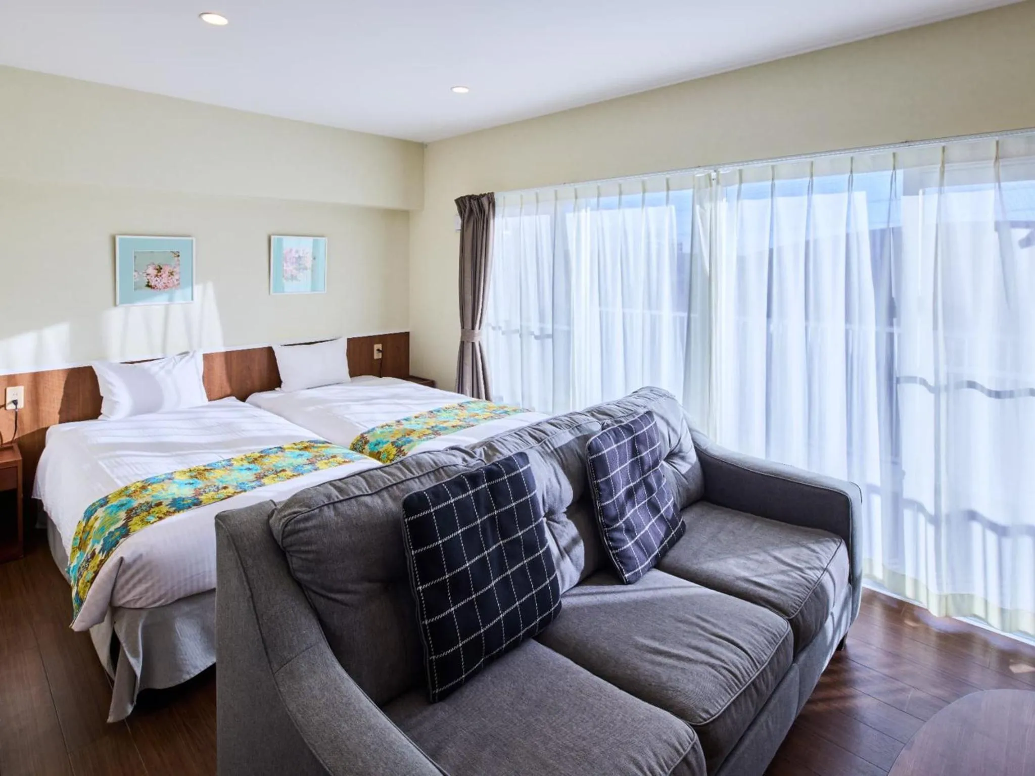 Photo of the whole room, Bed in Seaside Condominium Rana Chatan