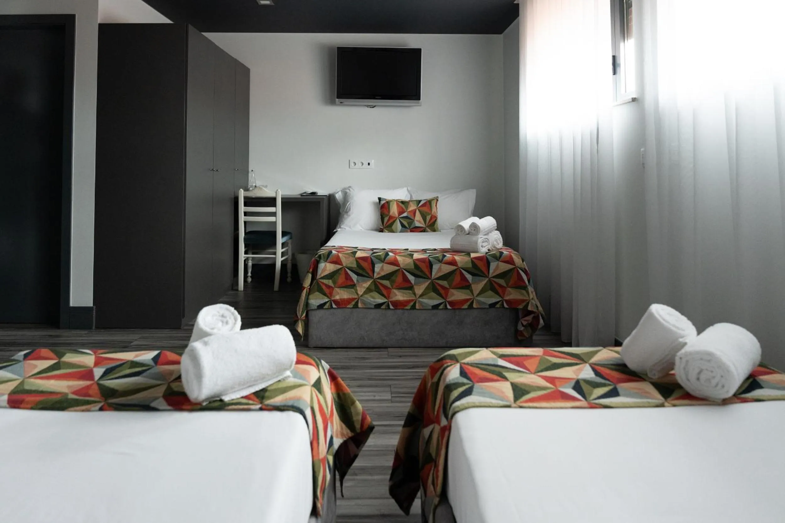 Triple Room with Private Bathroom in Residencial Kuarenta&Um