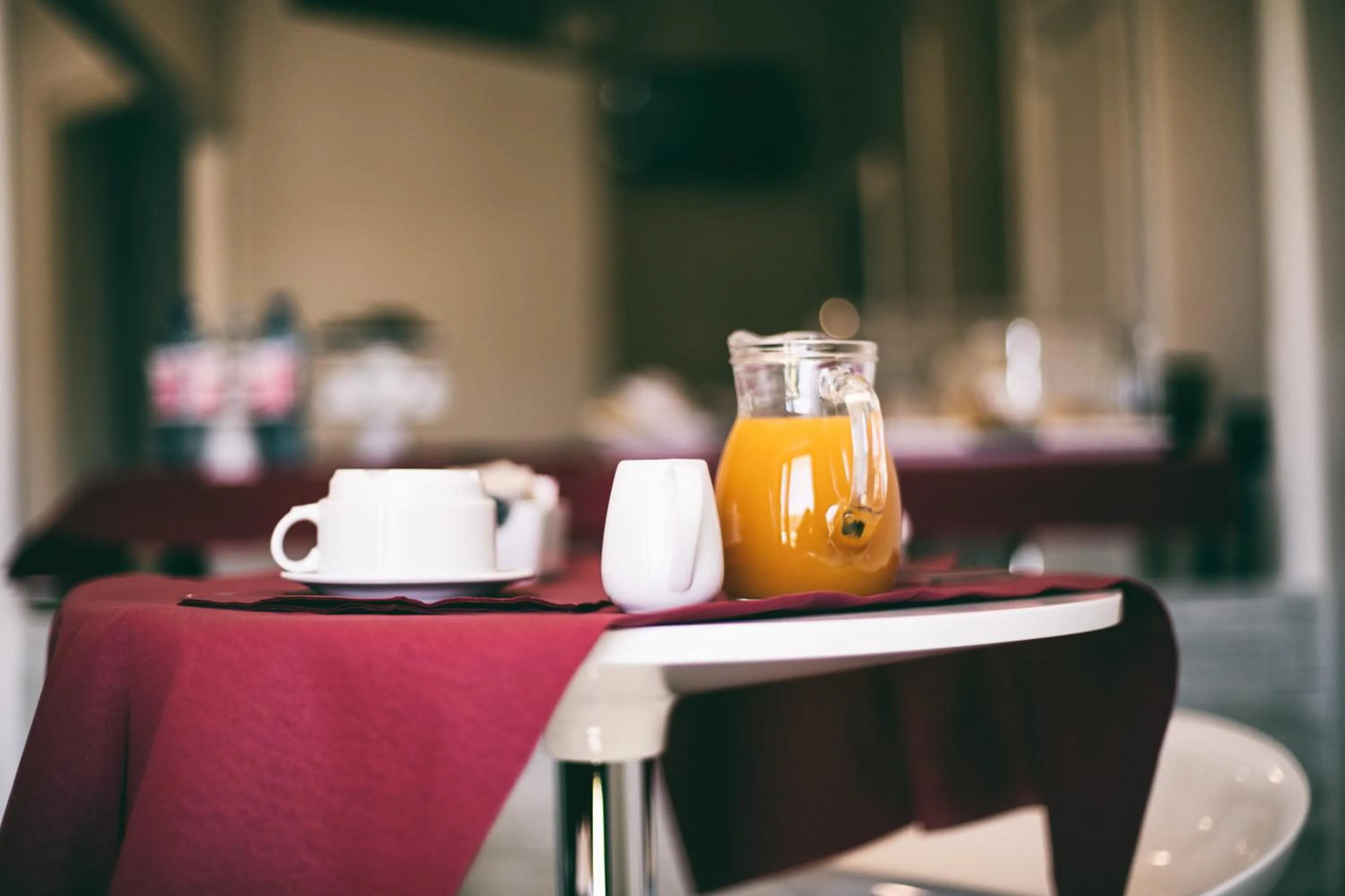 Breakfast in Alba Magica