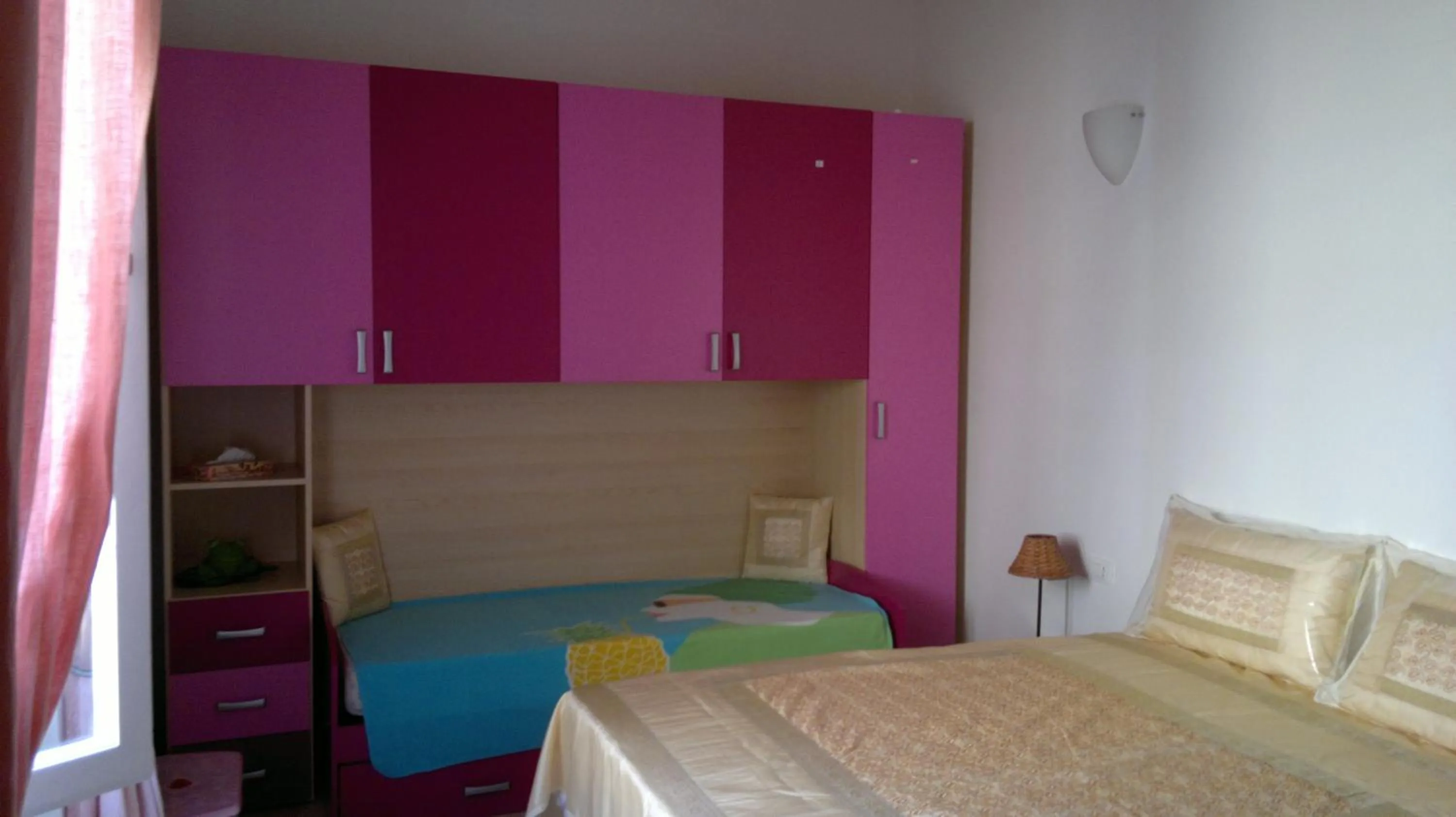 Bedroom, Bed in Sansone