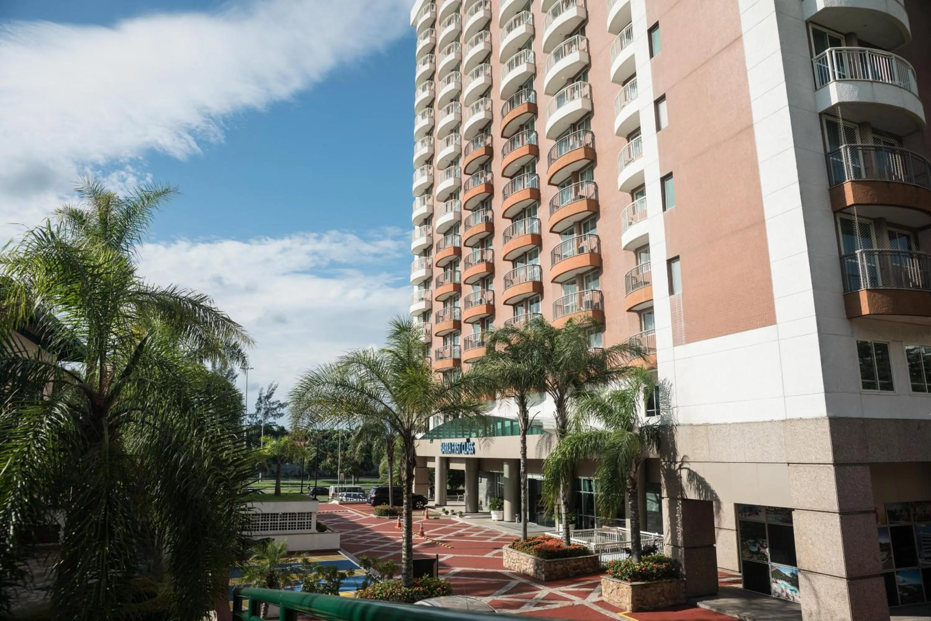 Facade/entrance in Plaza Rio Residences - Barra First