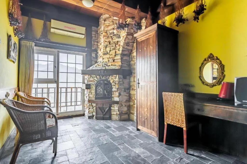 Decorative detail in Provence Rose Lodge